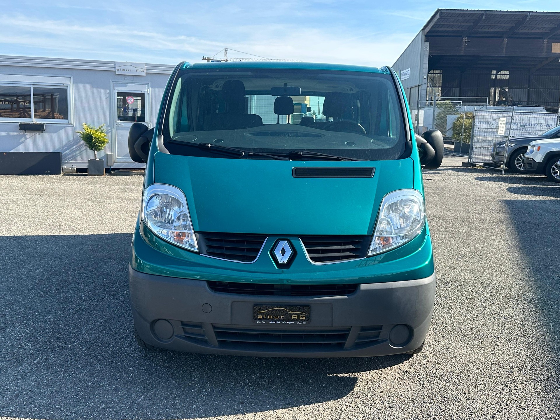 RENAULT Trafic 2.0 dCi Eco Passenger Authentique A-image-0