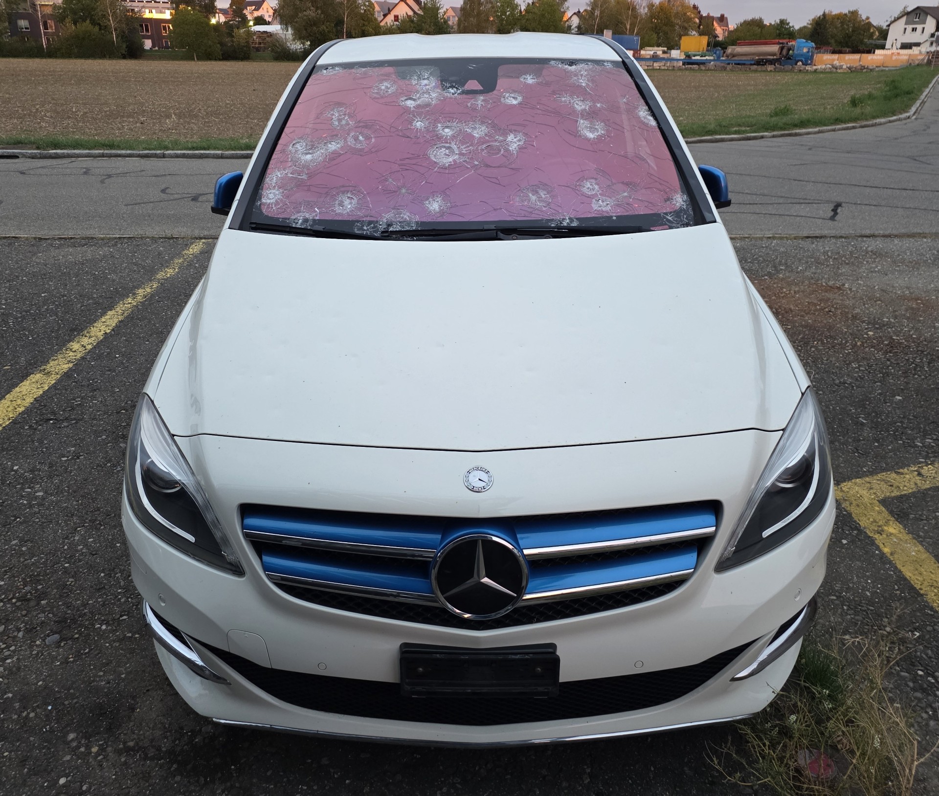 MERCEDES-BENZ B250e-image-9