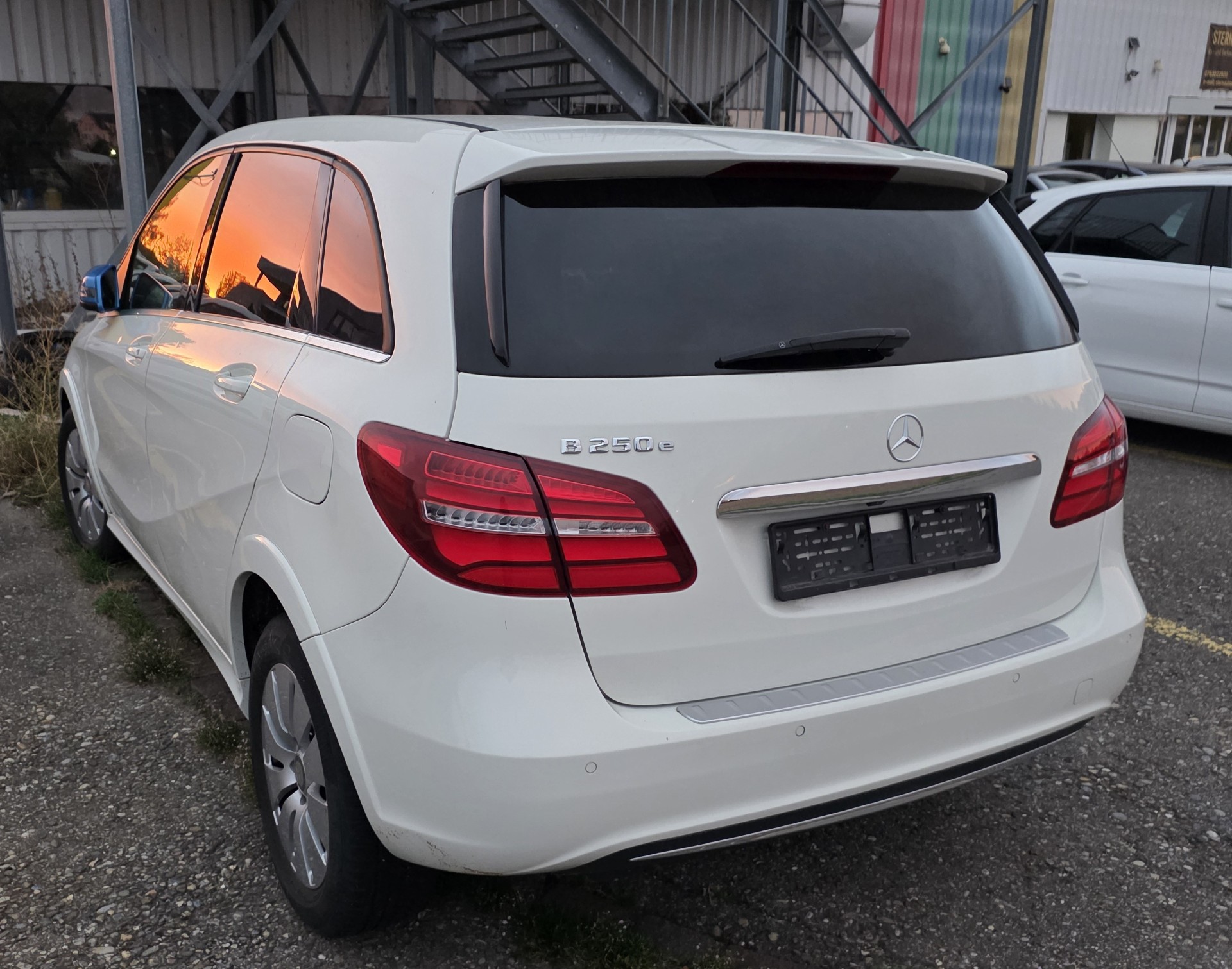 MERCEDES-BENZ B250e-image-13
