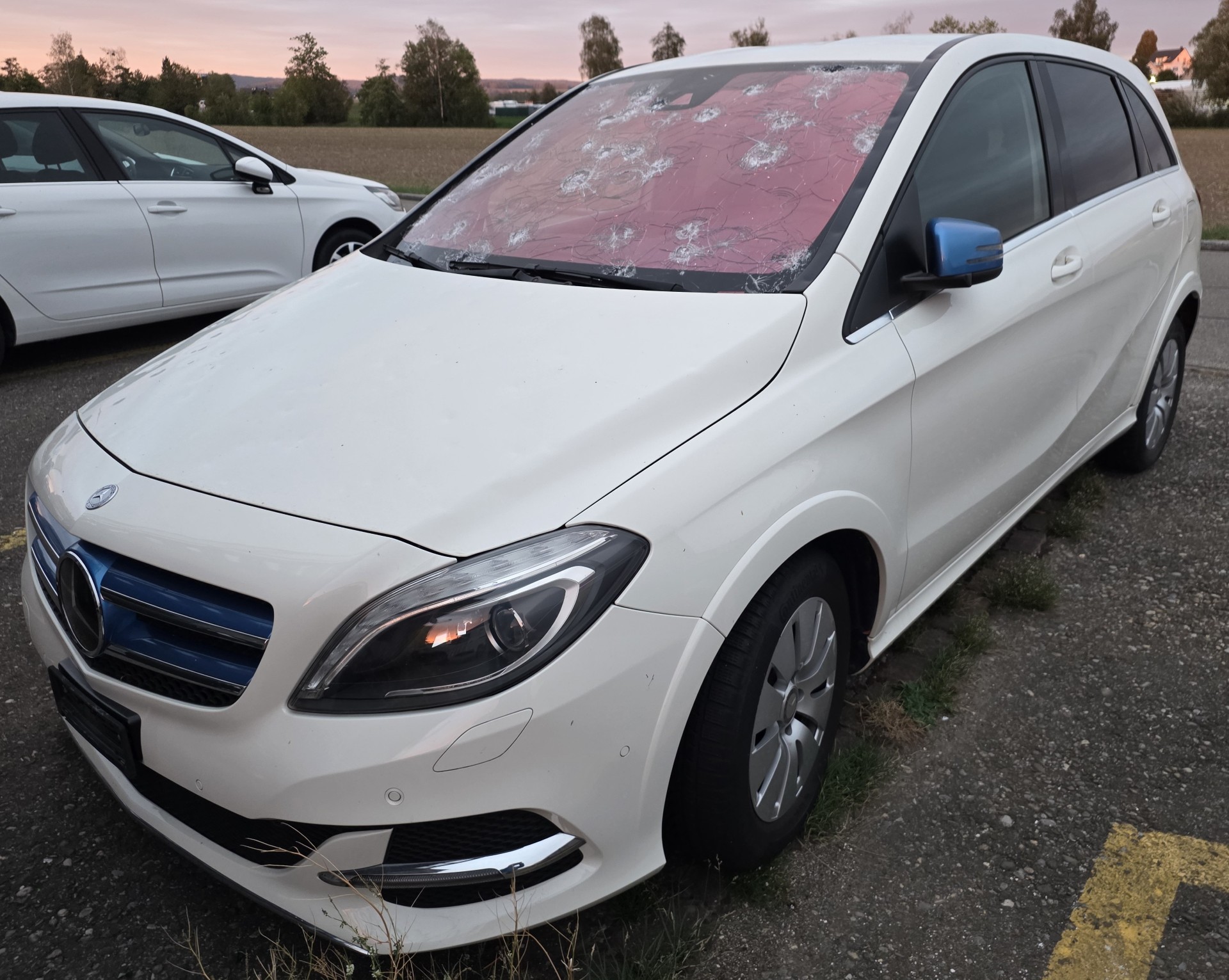 MERCEDES-BENZ B250e-image-10