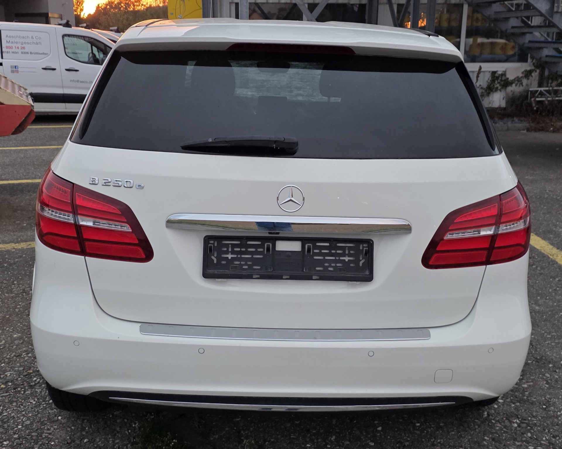 MERCEDES-BENZ B250e-image-12