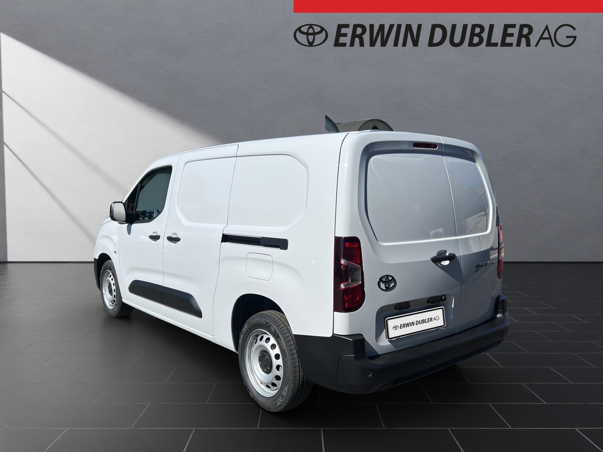 TOYOTA PROACE CITY Van L2 1.2 Active-image-2