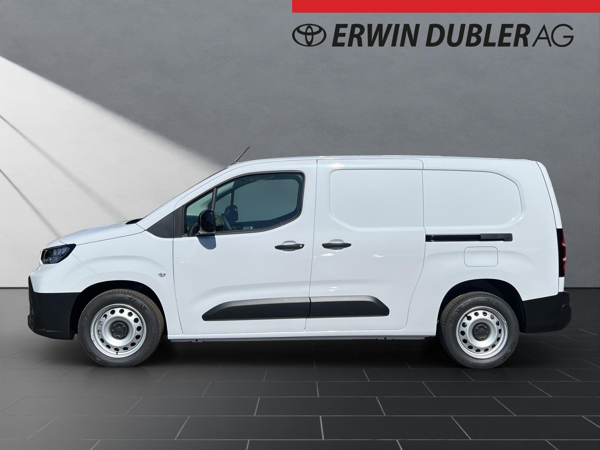 TOYOTA PROACE CITY Van L2 1.2 Active-image-1