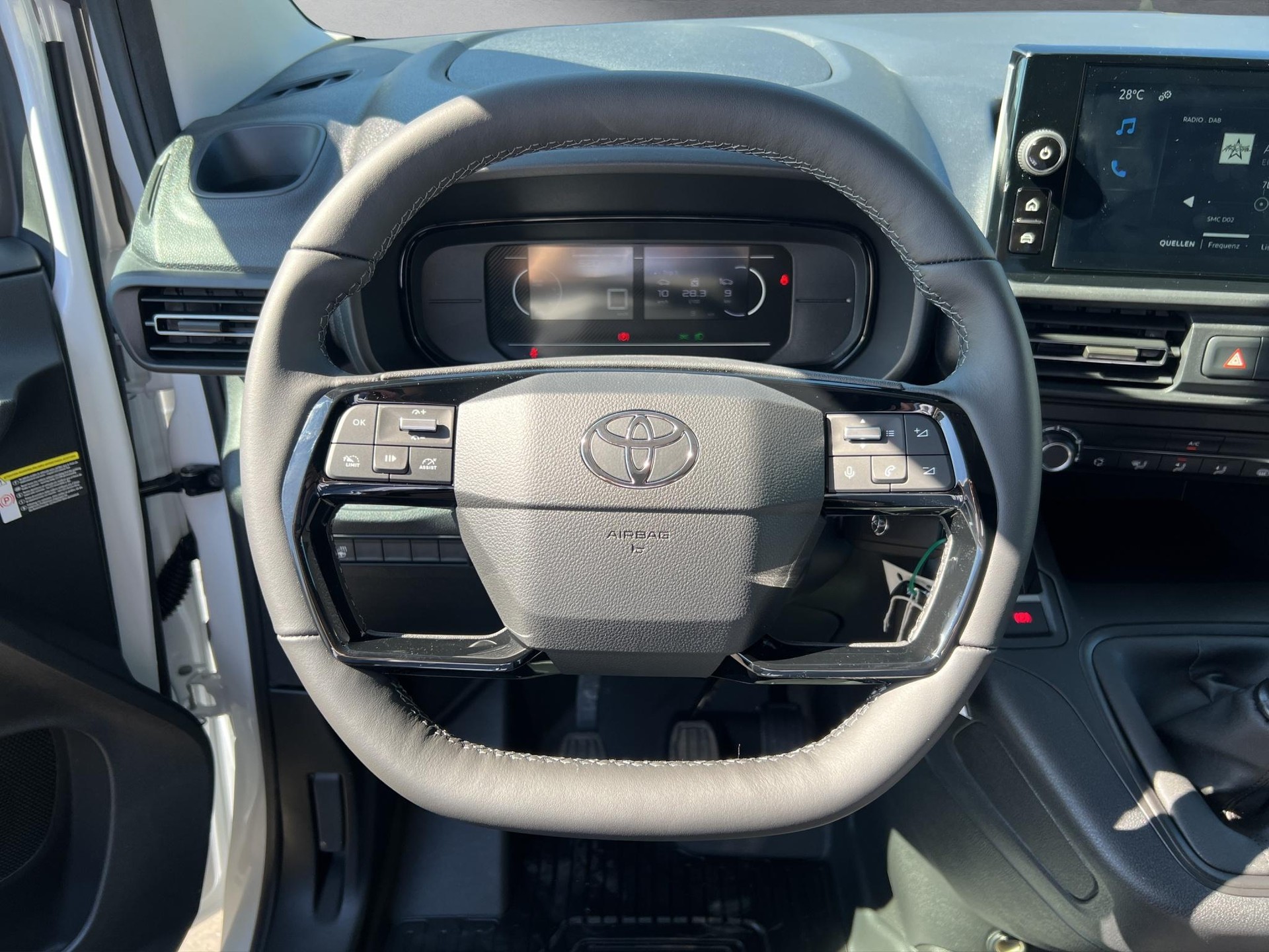 TOYOTA PROACE CITY Van L2 1.2 Active-image-3