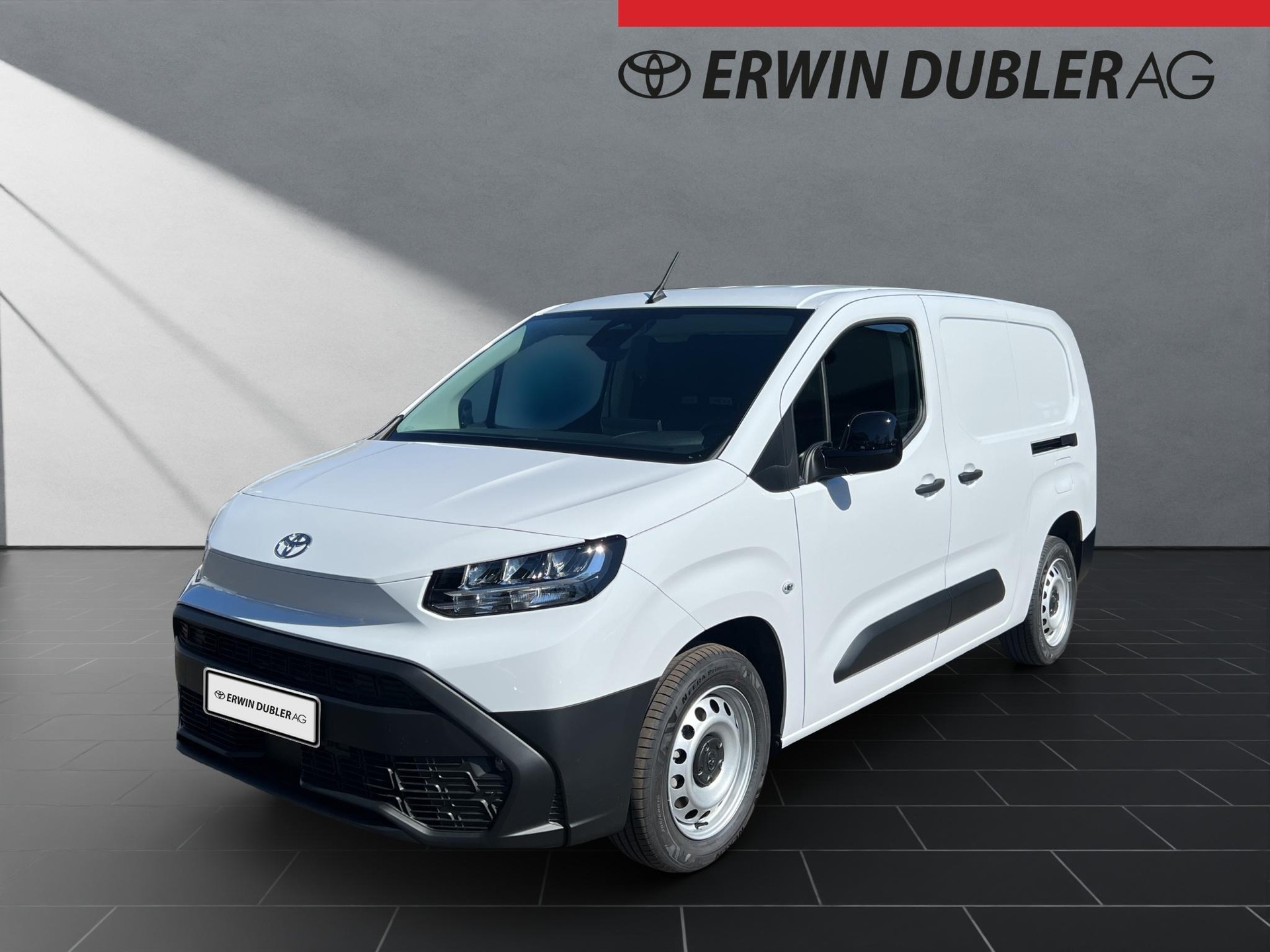 TOYOTA PROACE CITY Van L2 1.2 Active-image-0