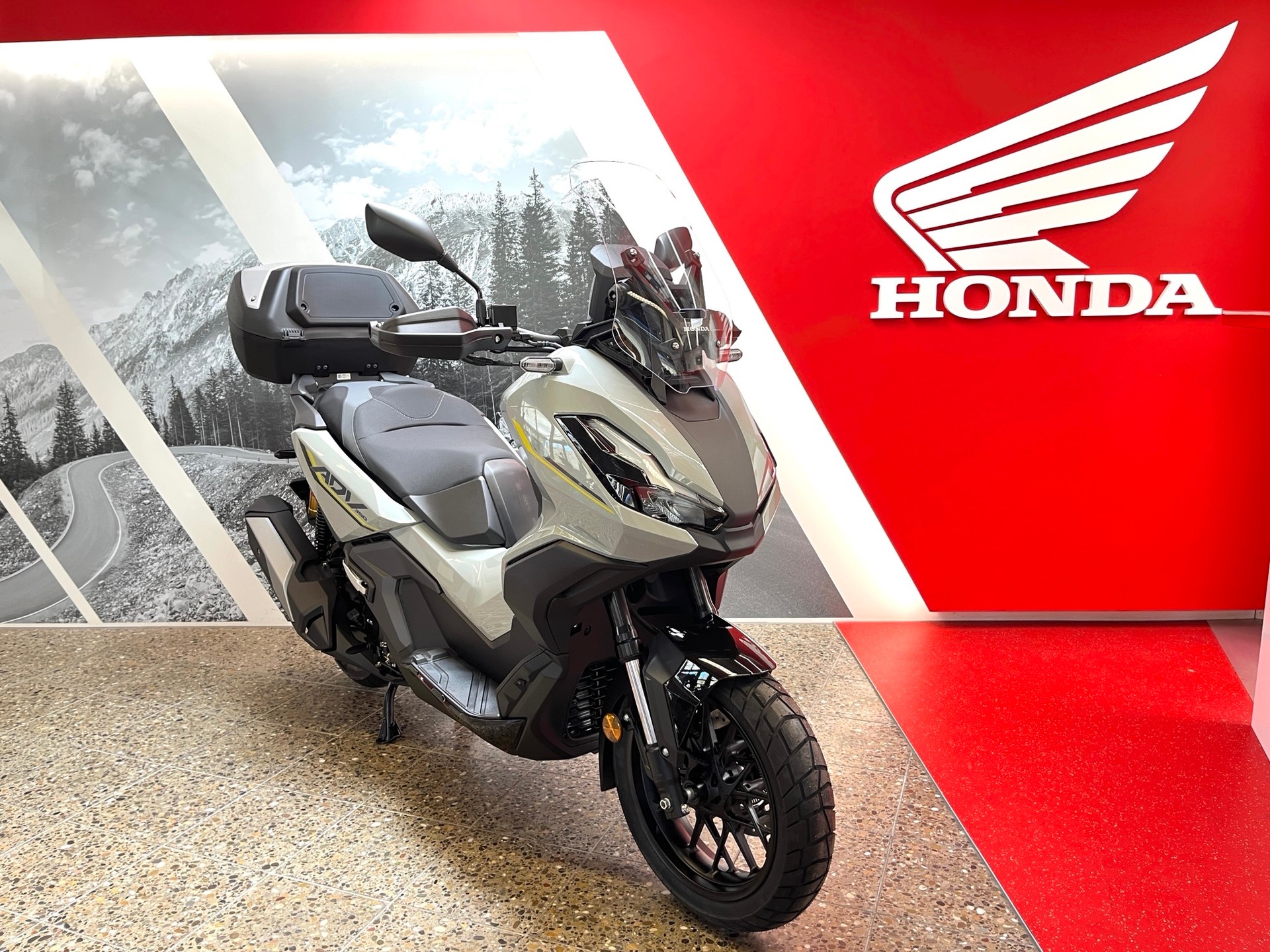 HONDA ADV350 2026 inkl. Smart Top-Box-showroom-element-2