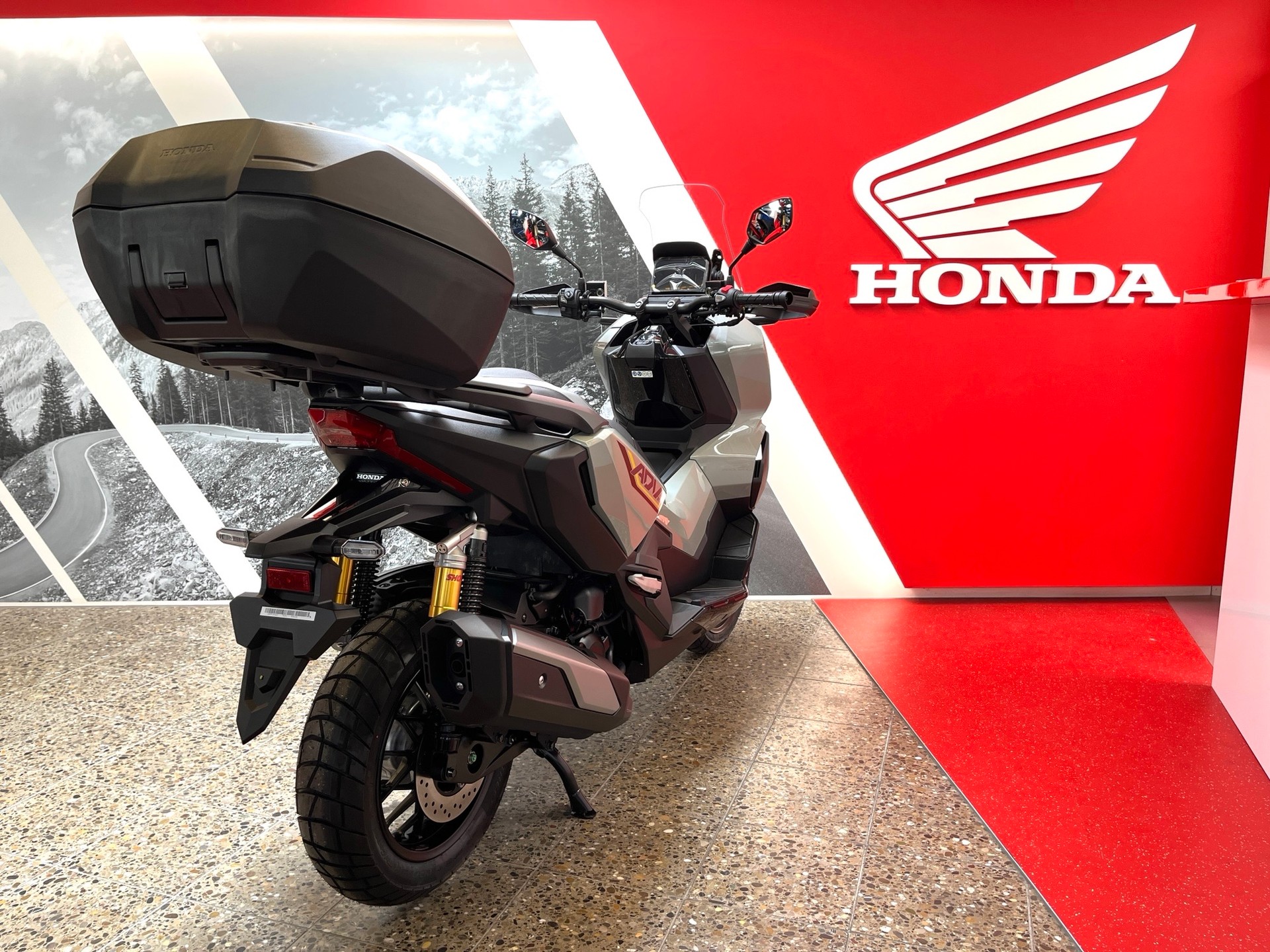 HONDA ADV350 2026 inkl. Smart Top-Box-showroom-element-3
