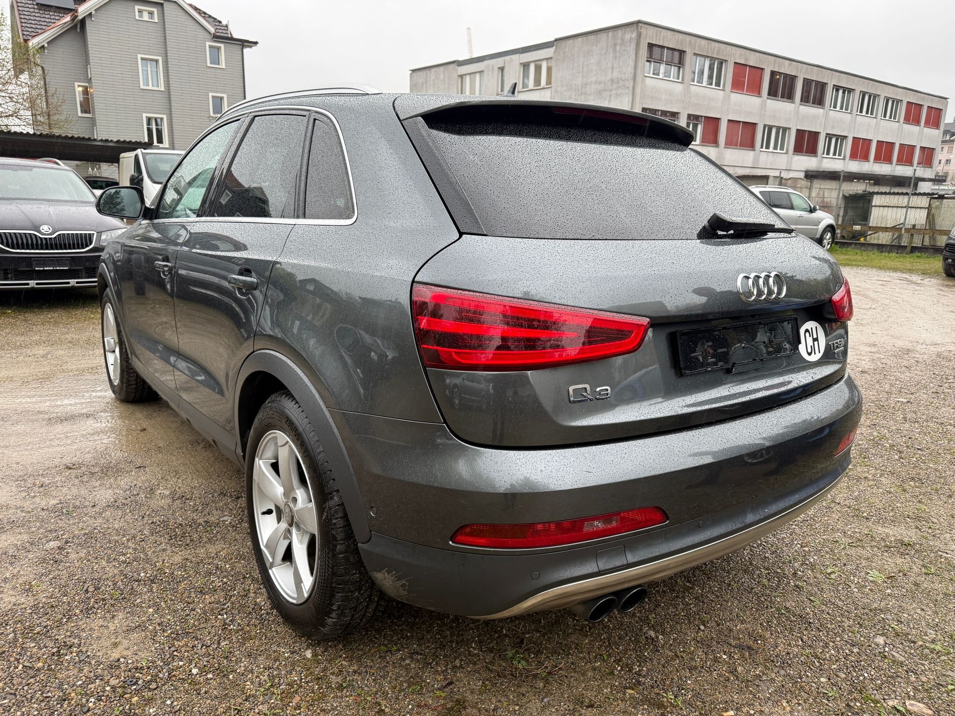AUDI Q3 2.0 TFSI quattro S-tronic-image-4