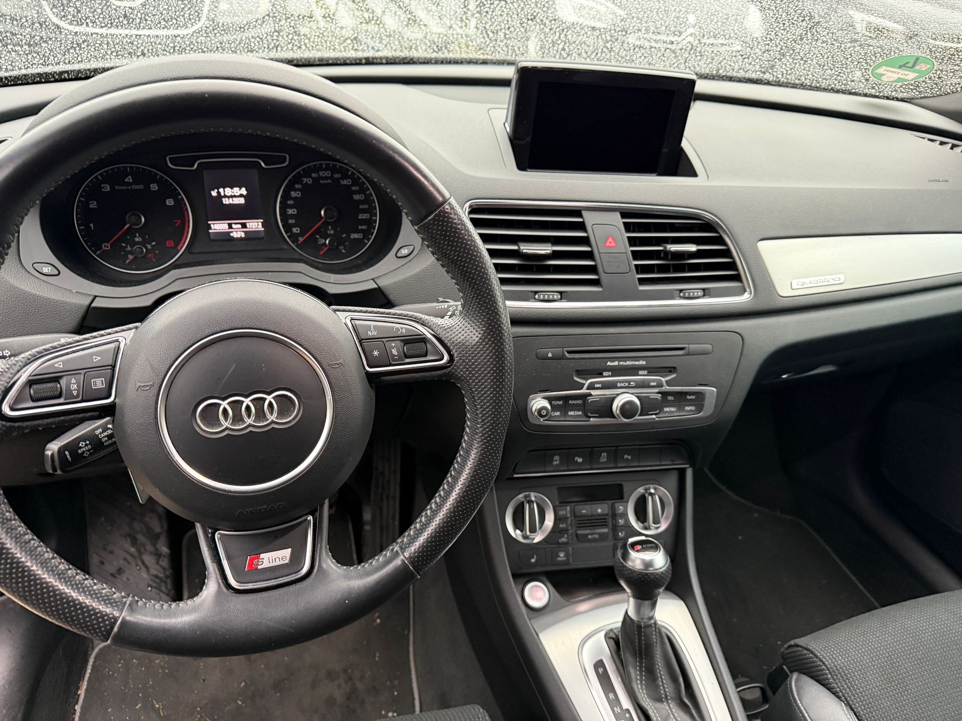 AUDI Q3 2.0 TFSI quattro S-tronic-image-14