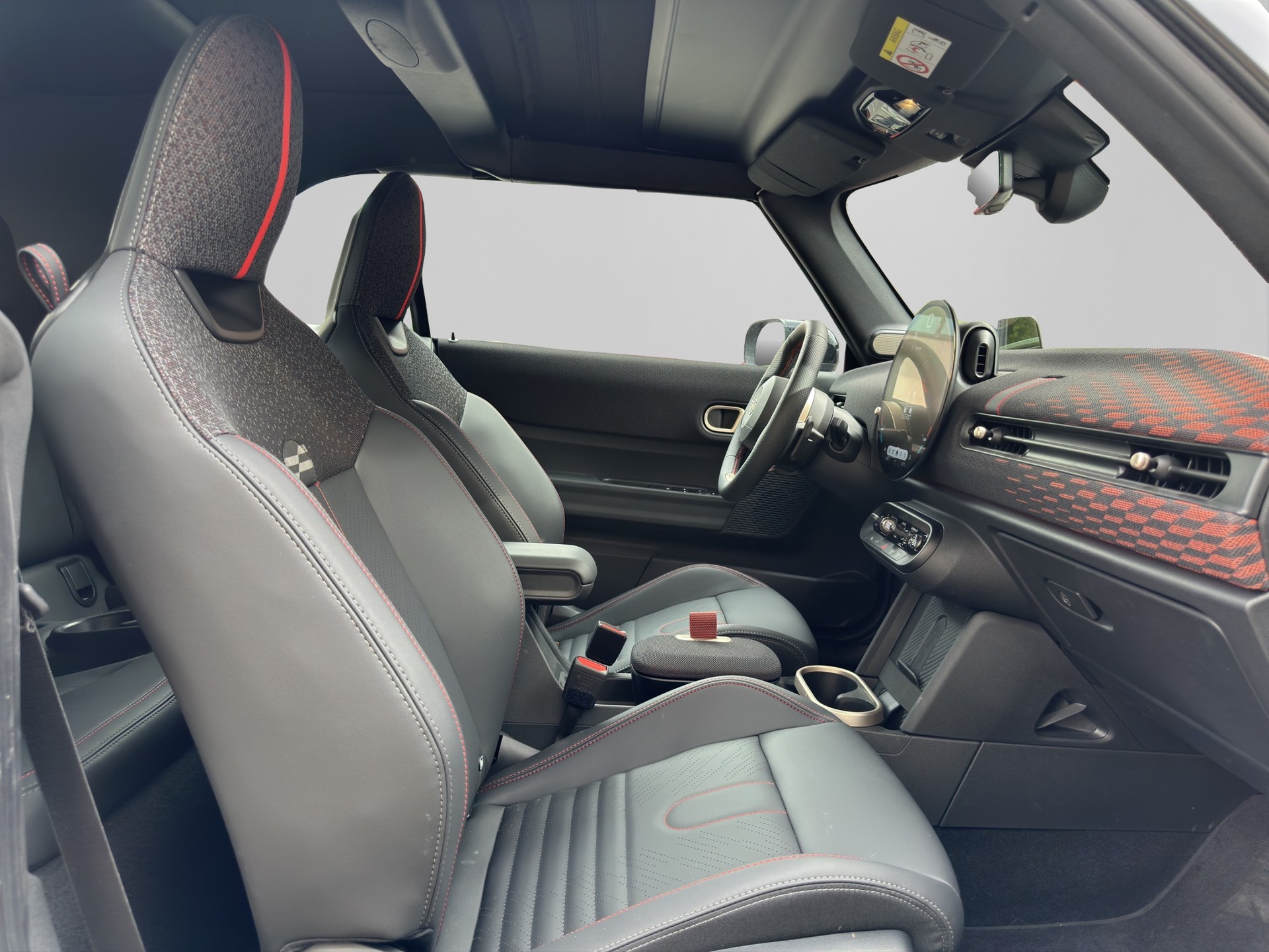 MINI JCW Cabrio-image-17
