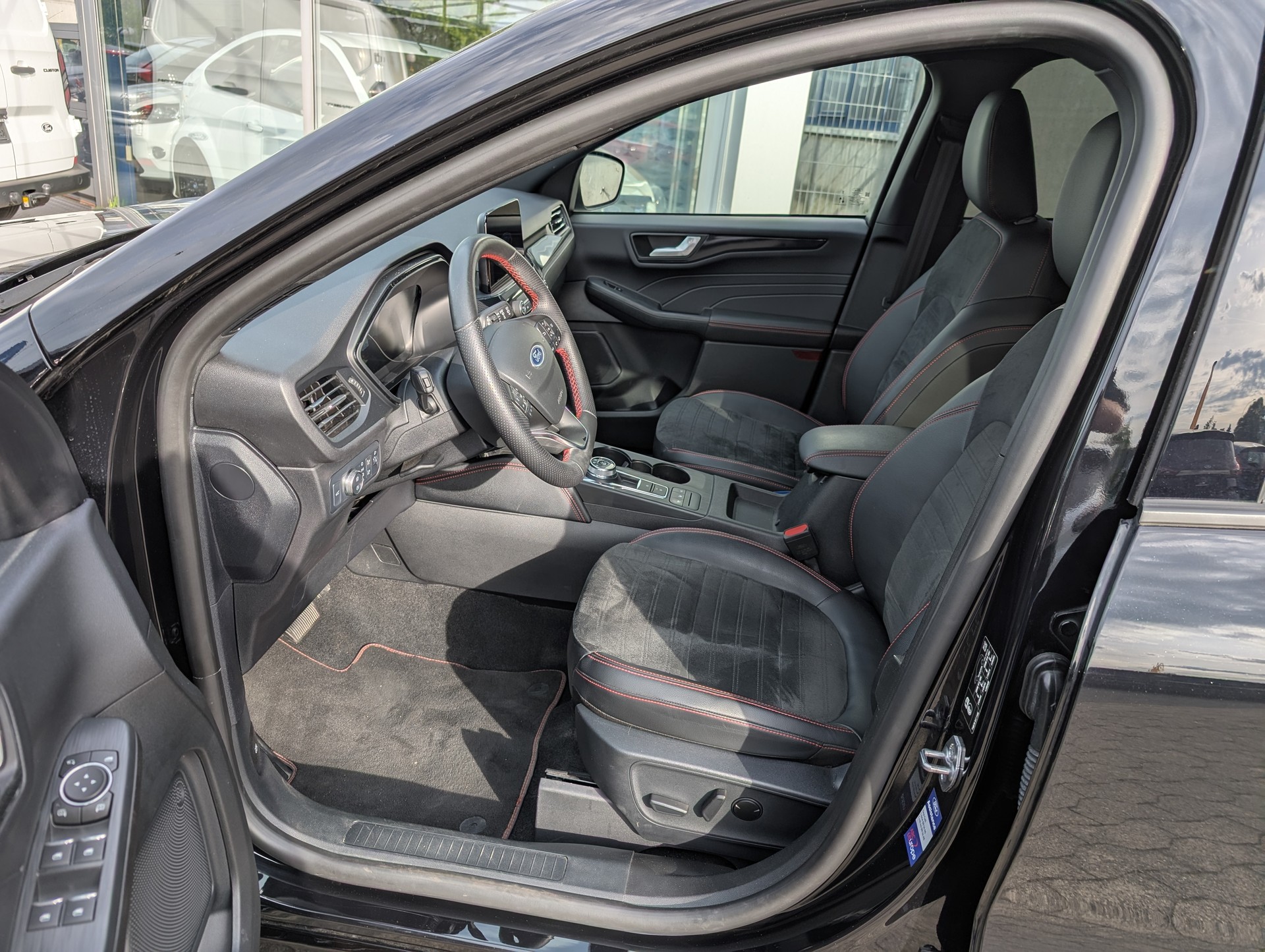 FORD Kuga 2.5 FHEV ST-Line 4WD-image-2