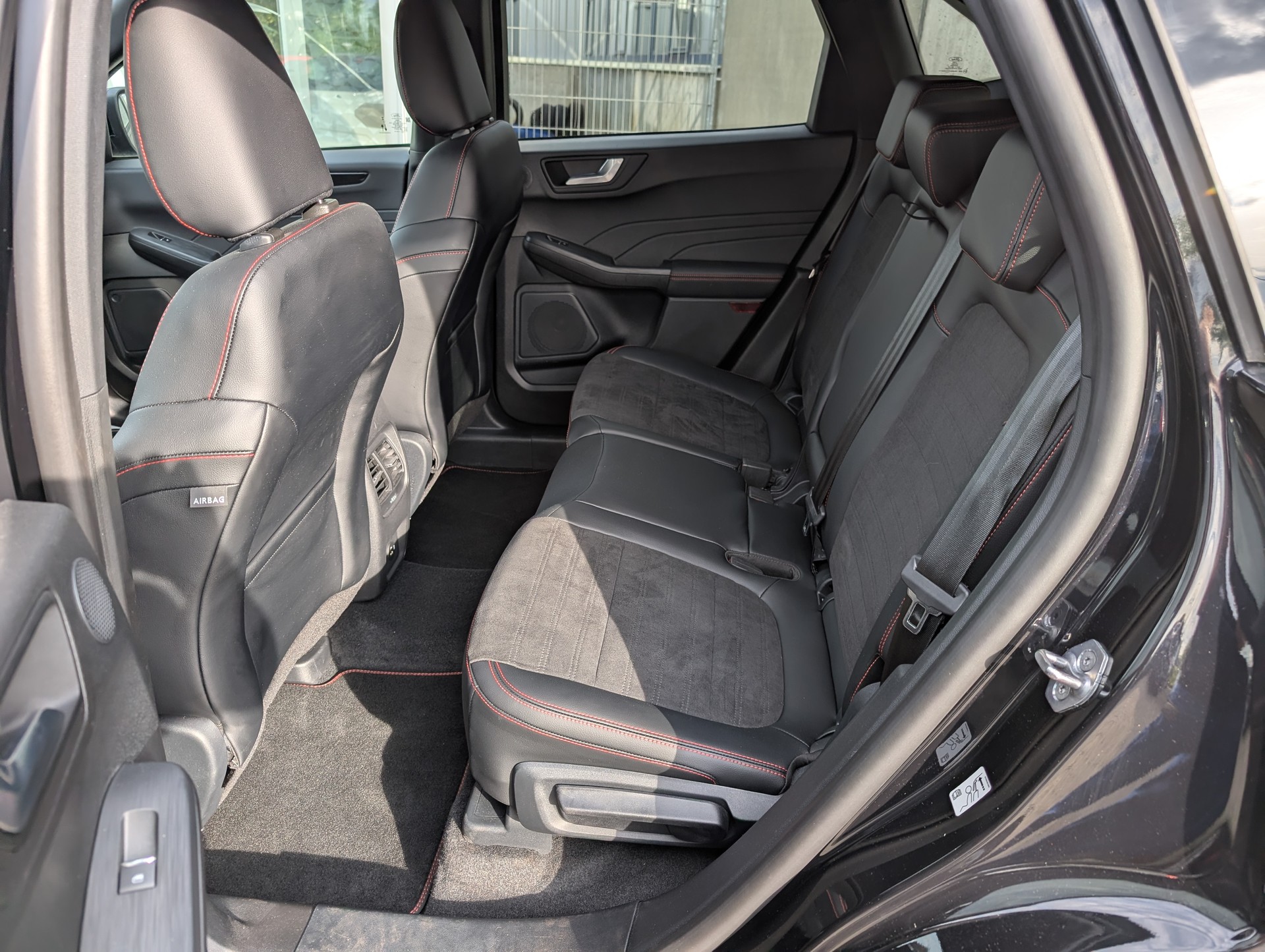FORD Kuga 2.5 FHEV ST-Line 4WD-image-6