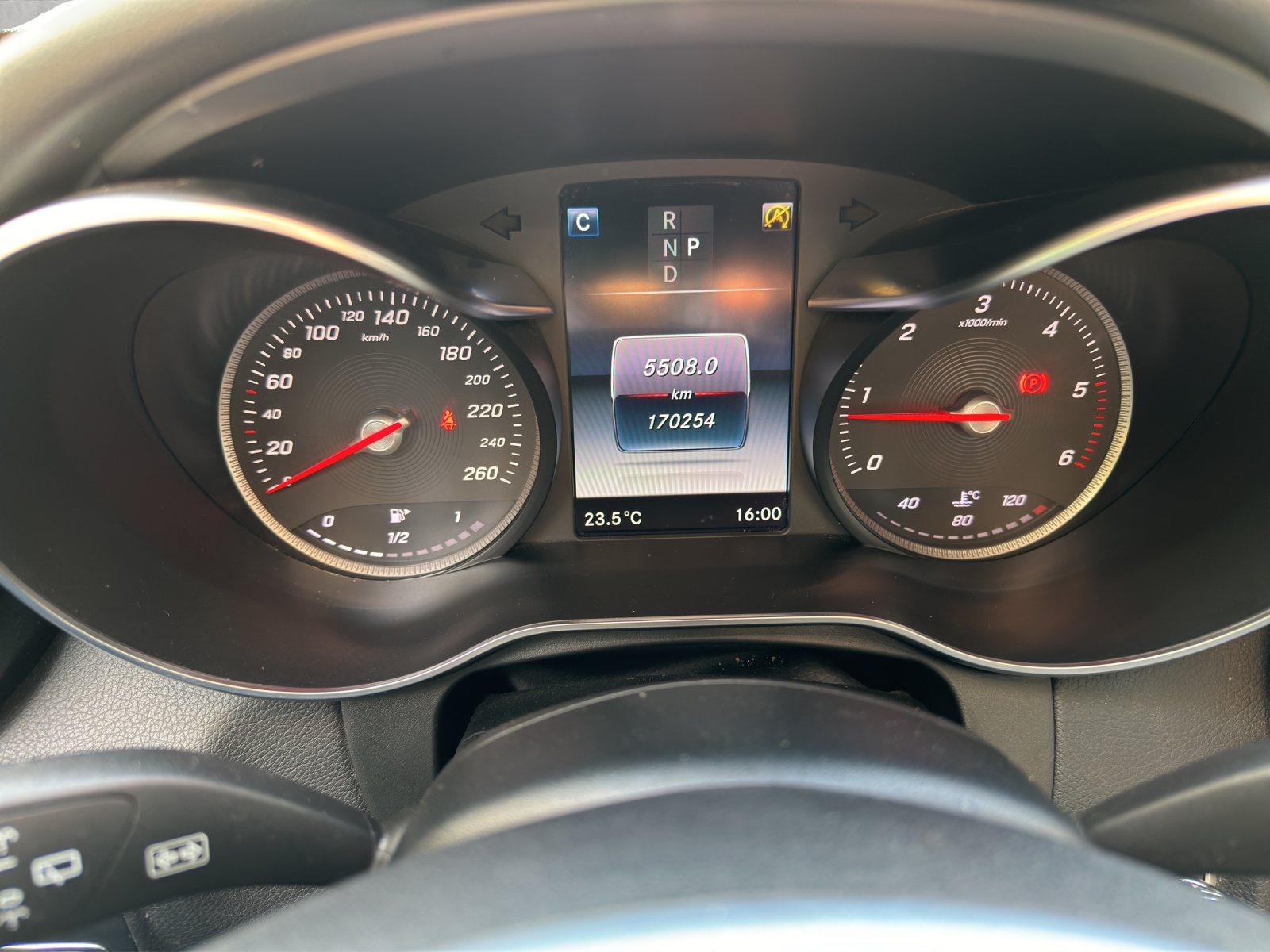 MERCEDES-BENZ GLC 250 d AMG Line 4Matic 9G-Tronic-image-10