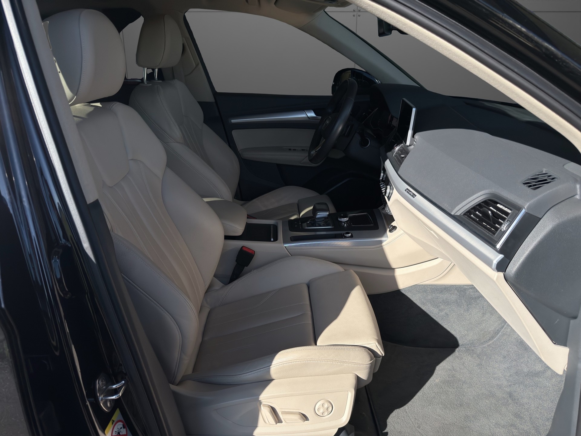 AUDI Q5 45 TFSI sport quattro S-tronic S Line-image-10