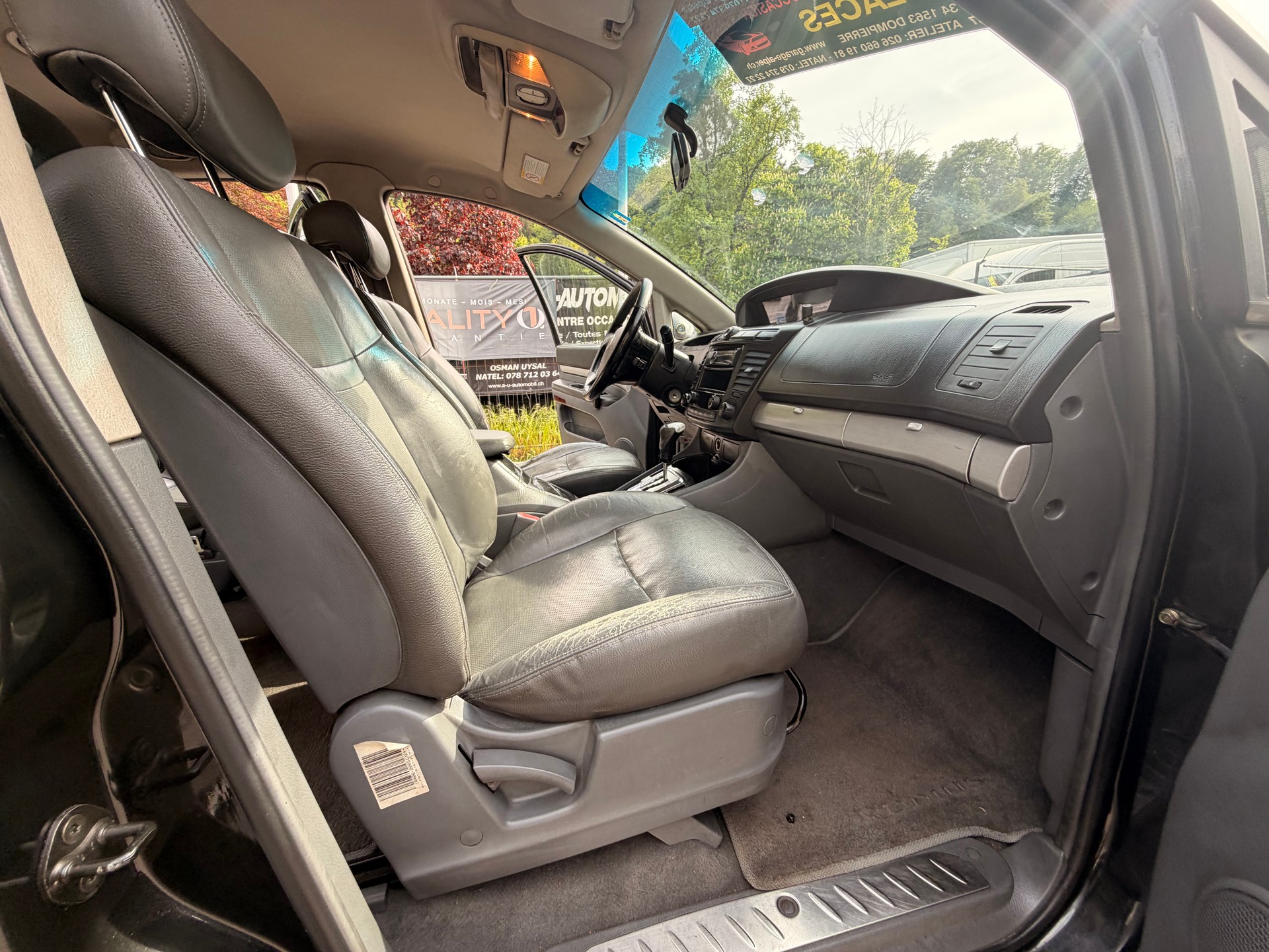 KGM-SsangYong Rodius SV 270 Xdi 4WD Automatic-image-13