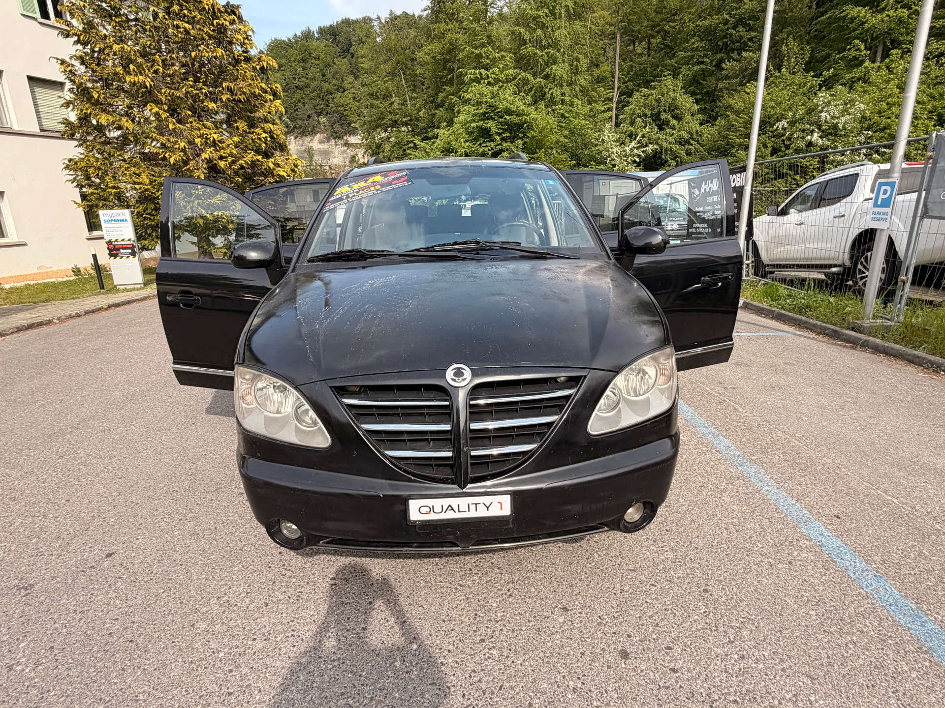 KGM-SsangYong Rodius SV 270 Xdi 4WD Automatic-image-22