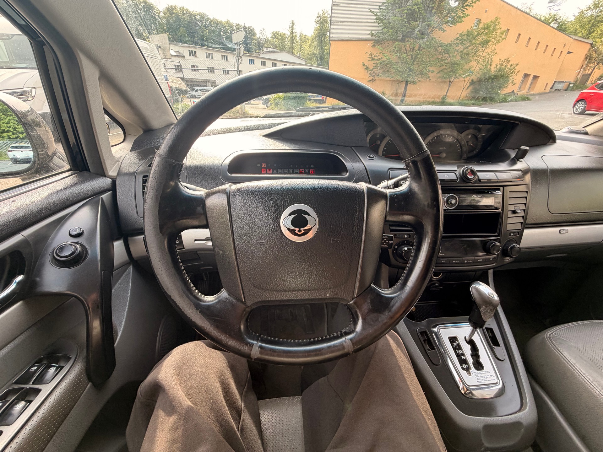 KGM-SsangYong Rodius SV 270 Xdi 4WD Automatic-image-27