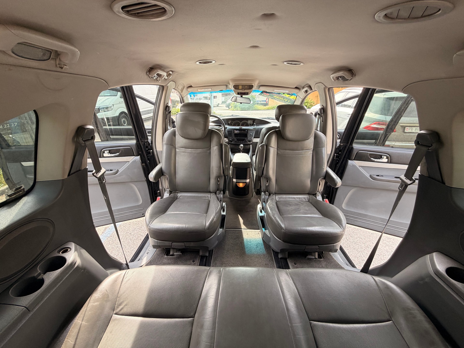 KGM-SsangYong Rodius SV 270 Xdi 4WD Automatic-image-23