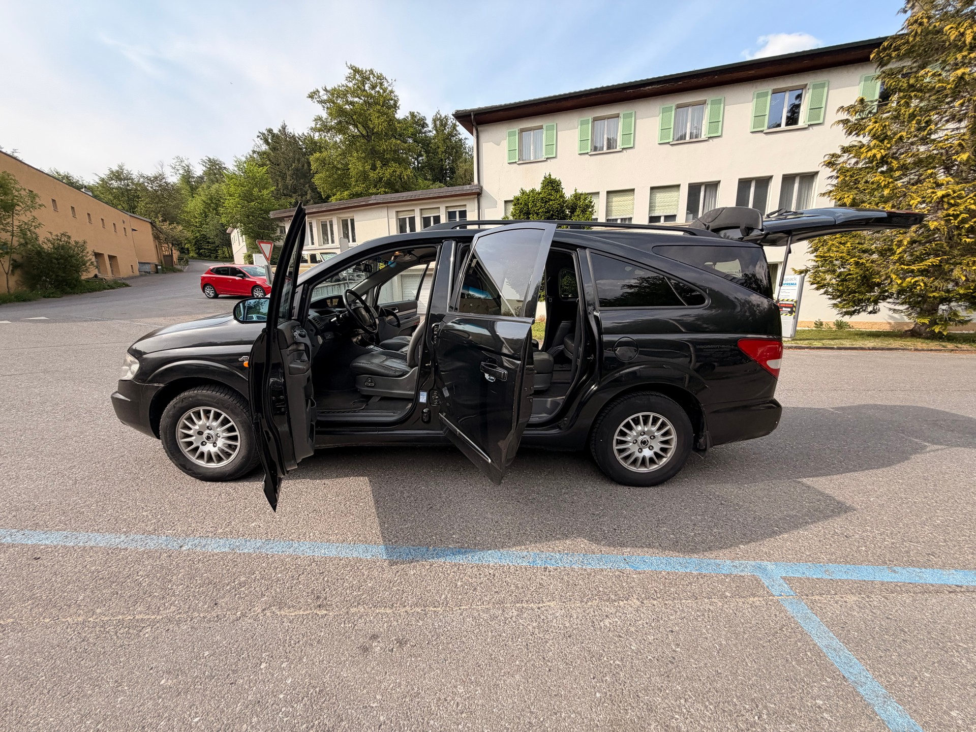 KGM-SsangYong Rodius SV 270 Xdi 4WD Automatic-image-16