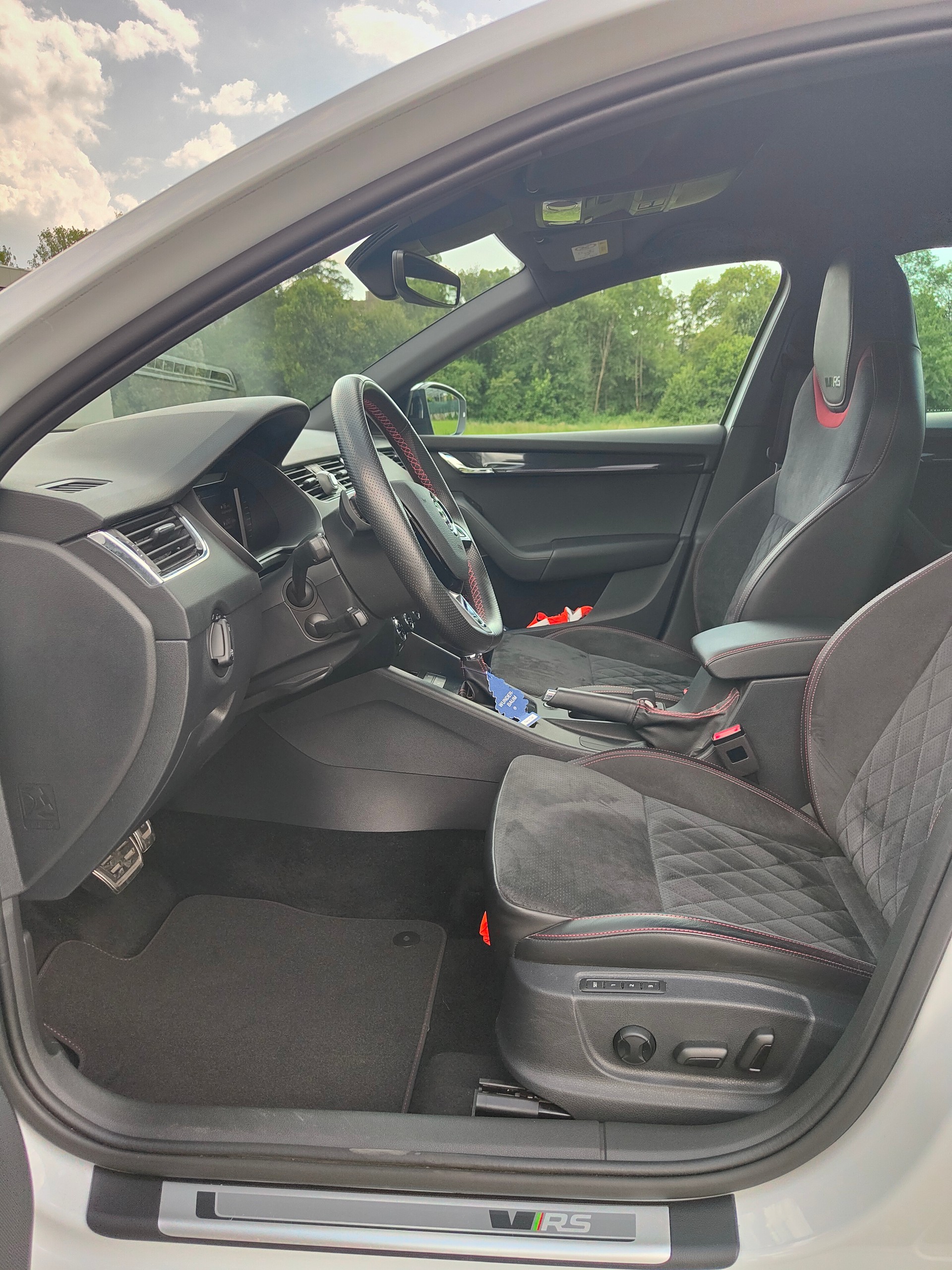 SKODA 2.0 TSI 290 RS Final Ed. DSG-image-2