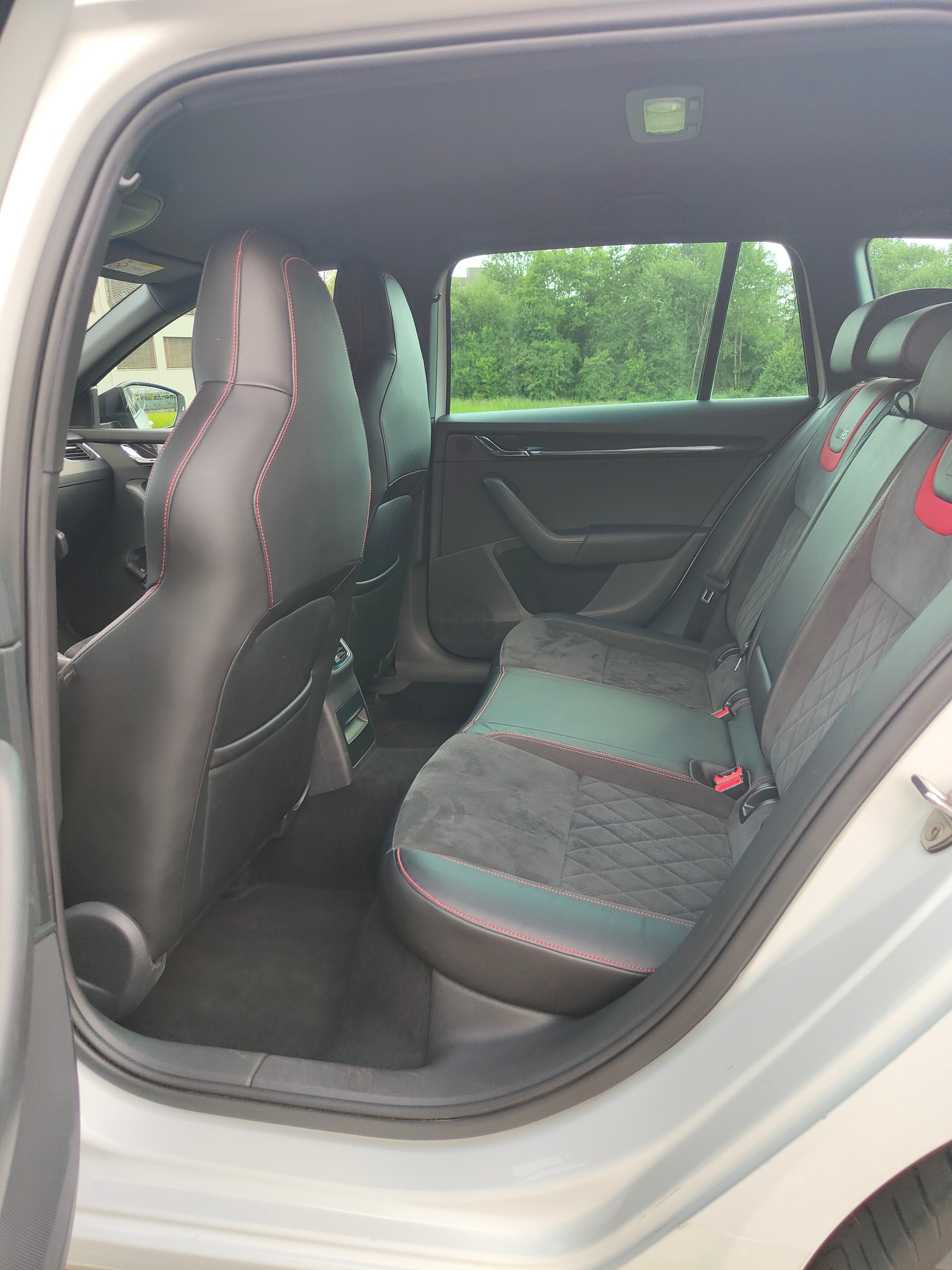 SKODA 2.0 TSI 290 RS Final Ed. DSG-image-5