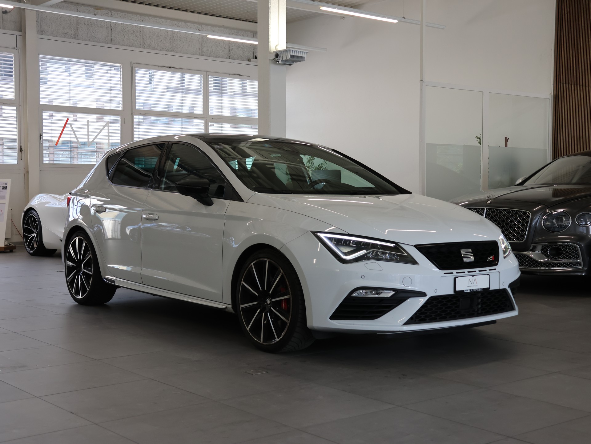 SEAT Leon 2.0 TSI Cupra R DSG *Panorama* *Schalensitze* *360 Kamera*-image-1