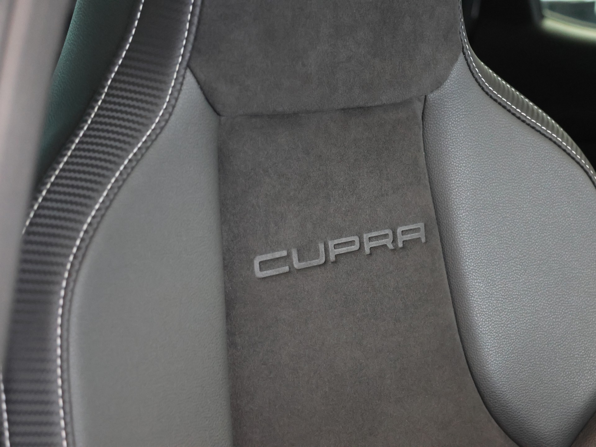 SEAT Leon 2.0 TSI Cupra R DSG *Panorama* *Schalensitze* *360 Kamera*-image-18