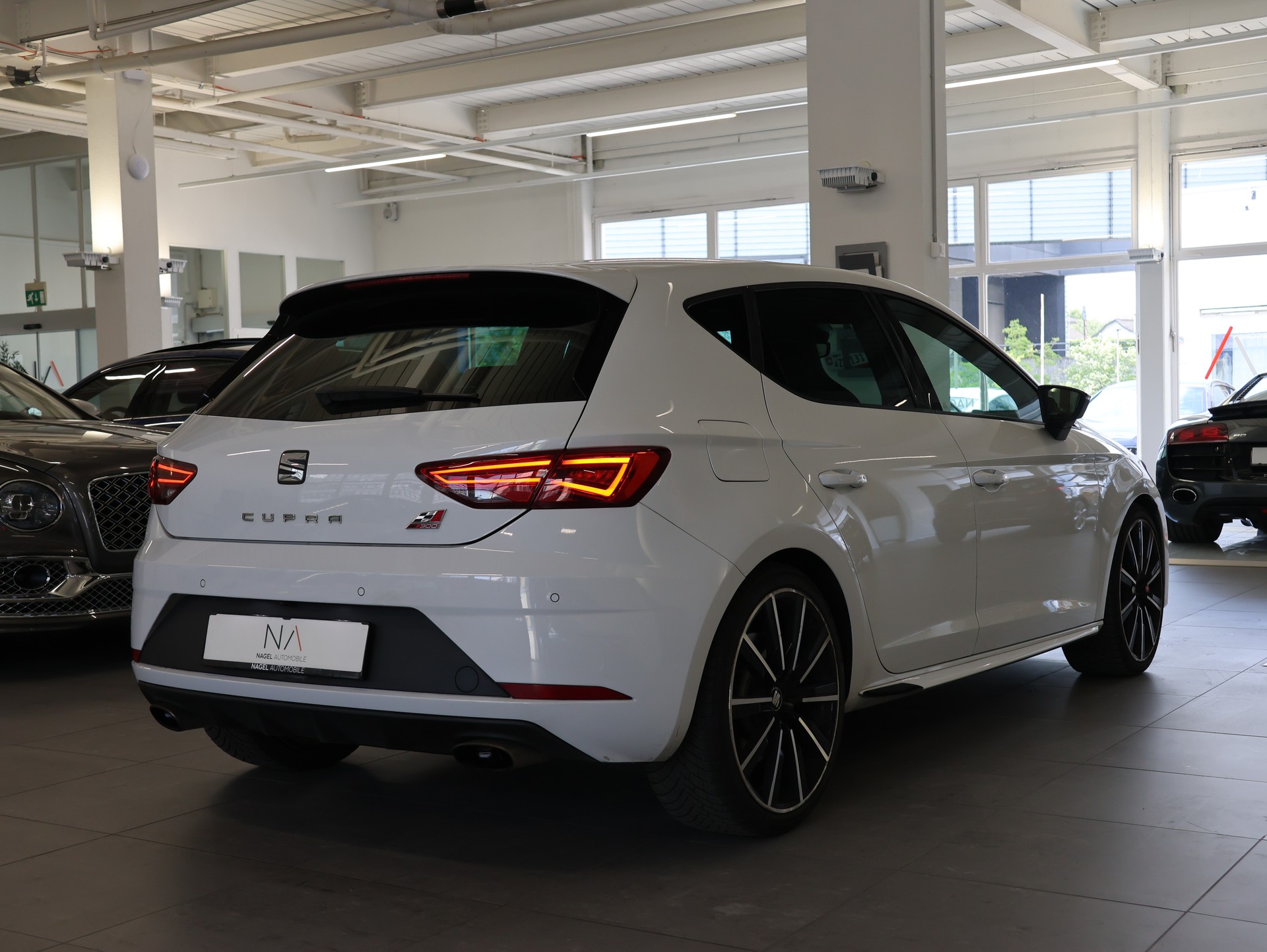 SEAT Leon 2.0 TSI Cupra R DSG *Panorama* *Schalensitze* *360 Kamera*-image-5