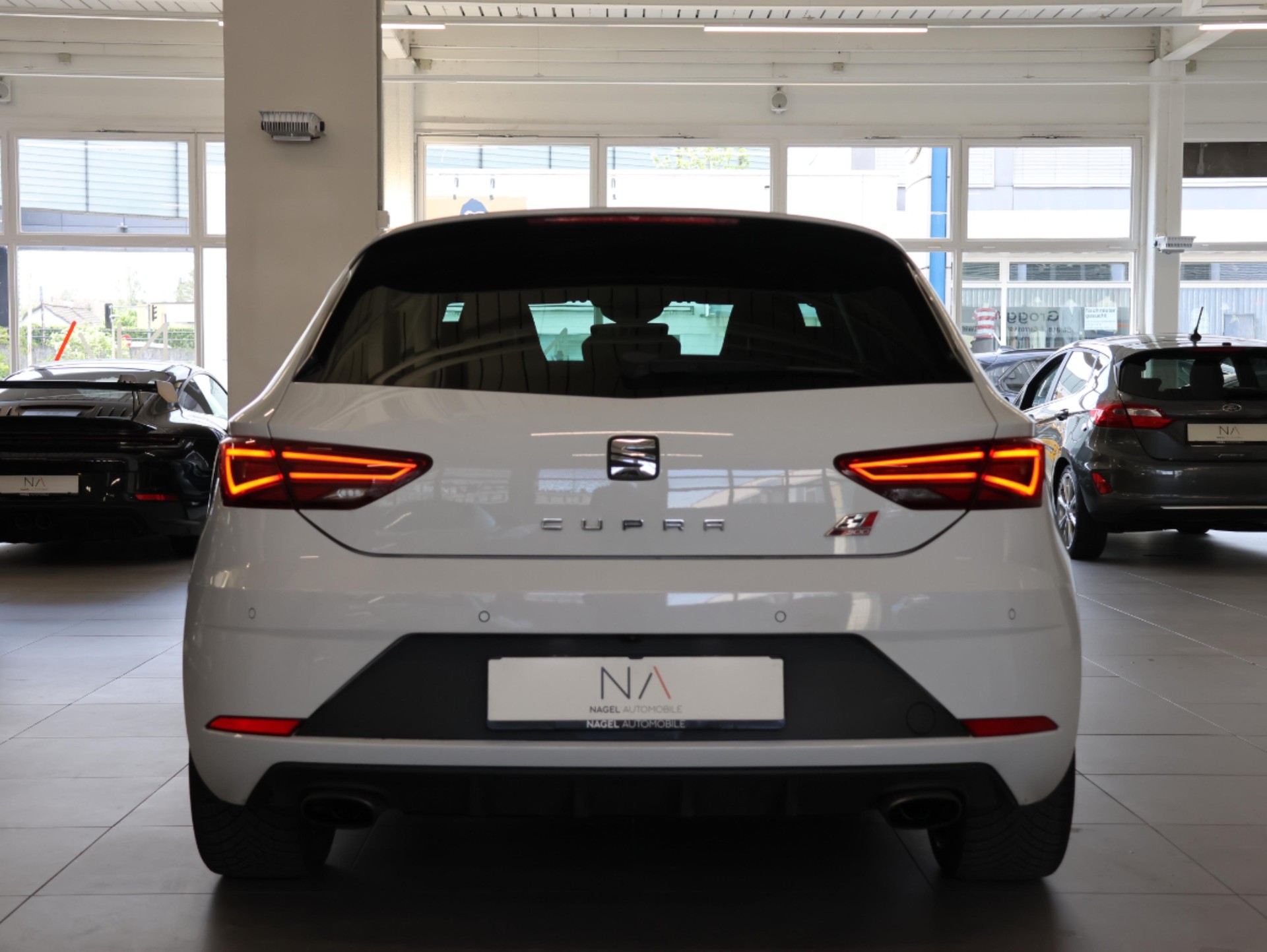 SEAT Leon 2.0 TSI Cupra R DSG *Panorama* *Schalensitze* *360 Kamera*-image-4