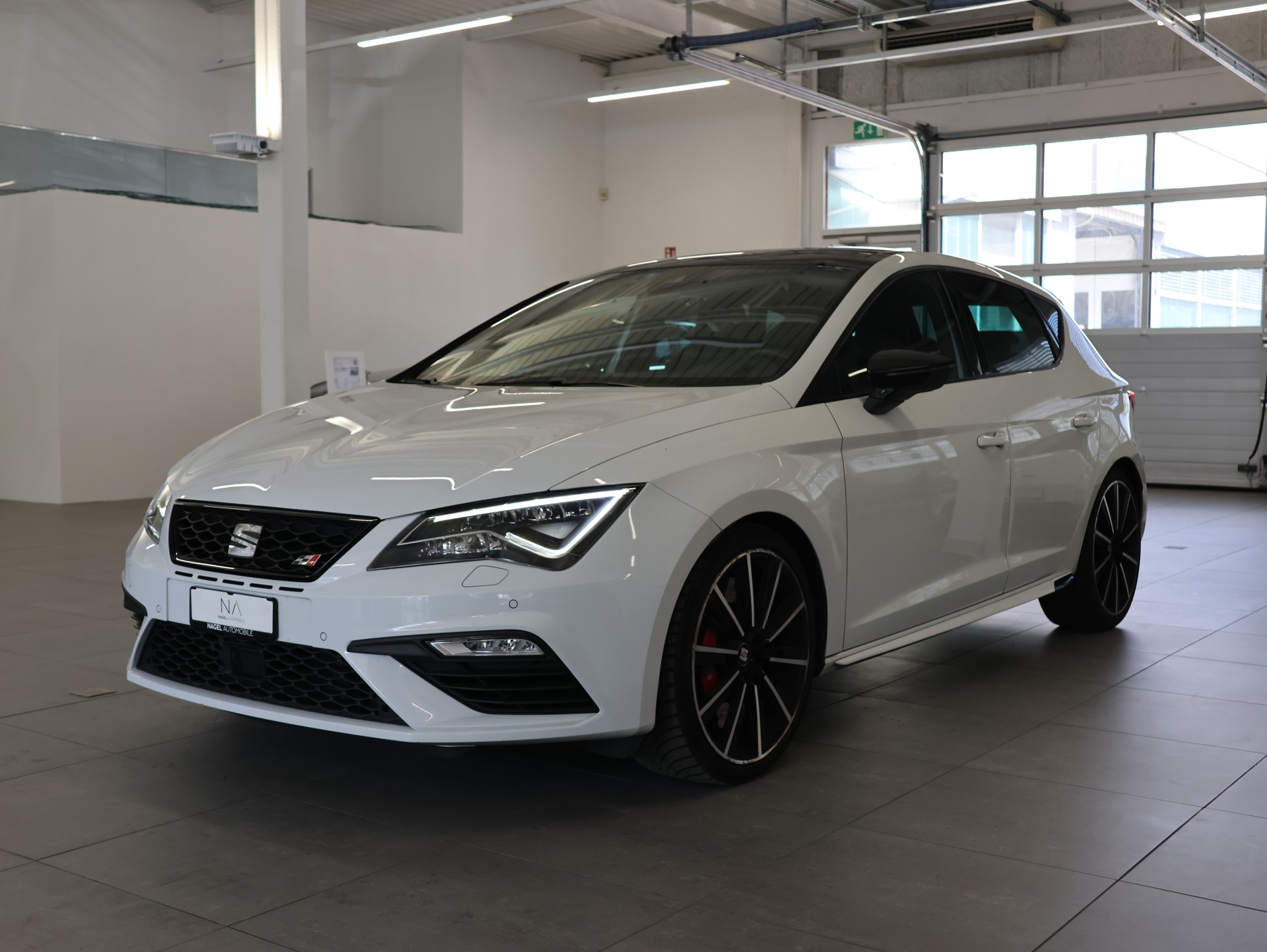 SEAT Leon 2.0 TSI Cupra R DSG *Panorama* *Schalensitze* *360 Kamera*-image-3