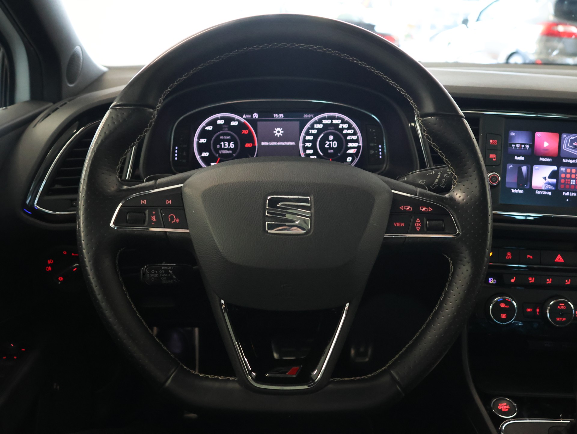 SEAT Leon 2.0 TSI Cupra R DSG *Panorama* *Schalensitze* *360 Kamera*-image-21