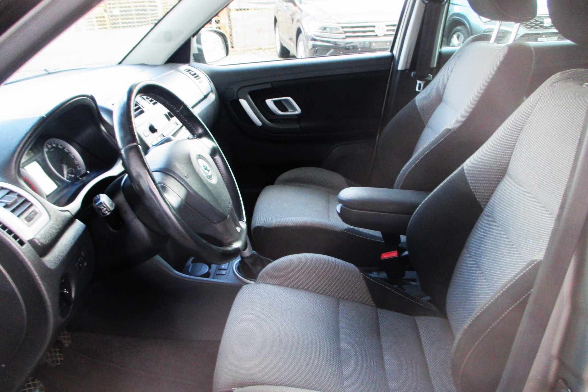 SKODA Fabia 1.6 Smile-image-6