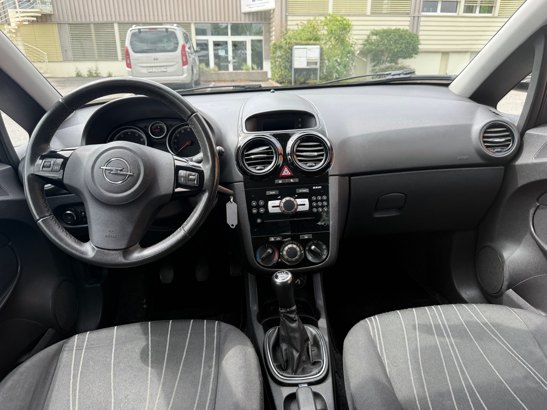 OPEL Corsa 1.4 TP Anniversary-image-7