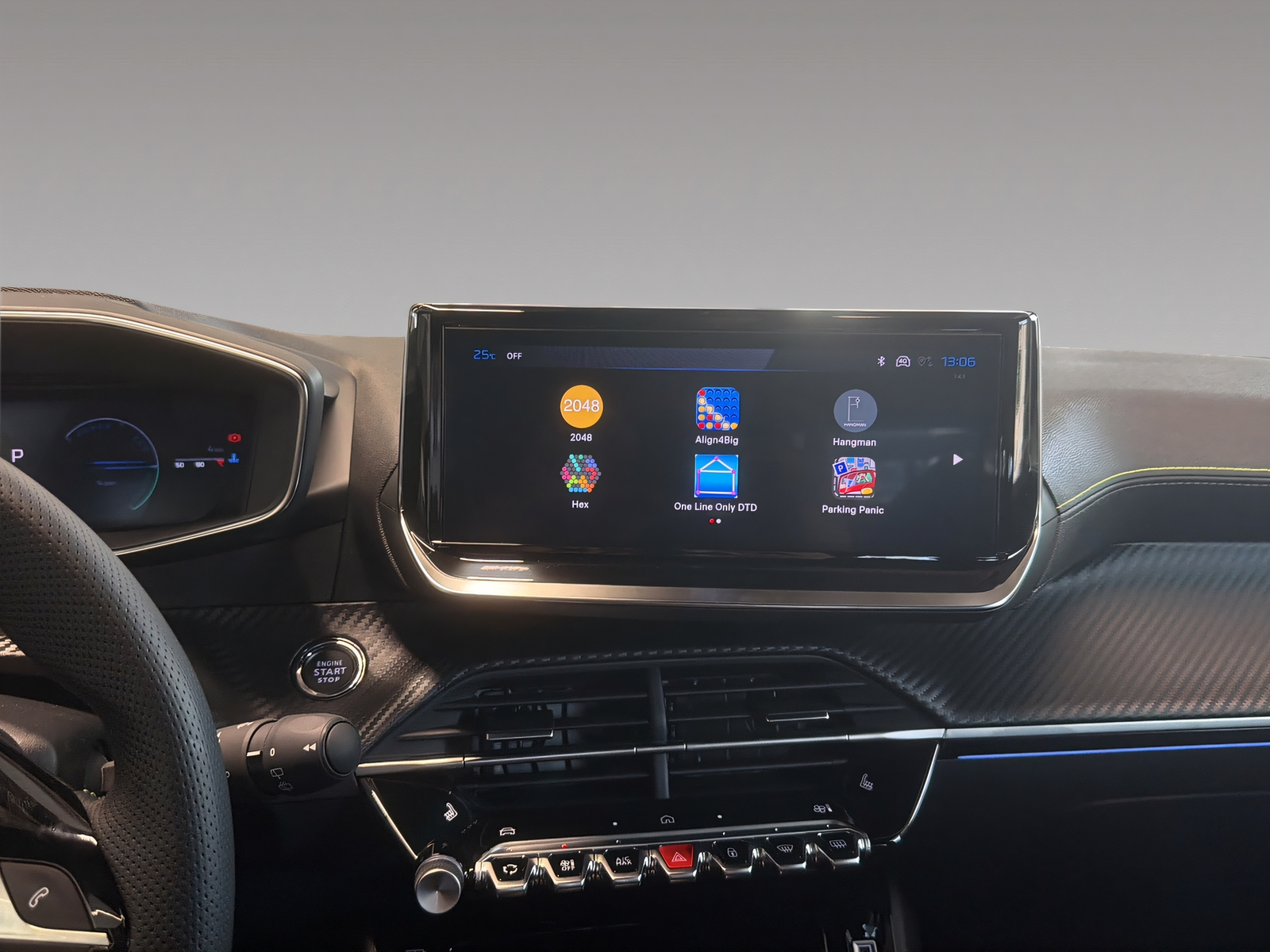PEUGEOT 2008 1.2 Hybrid 145 GT-image-12