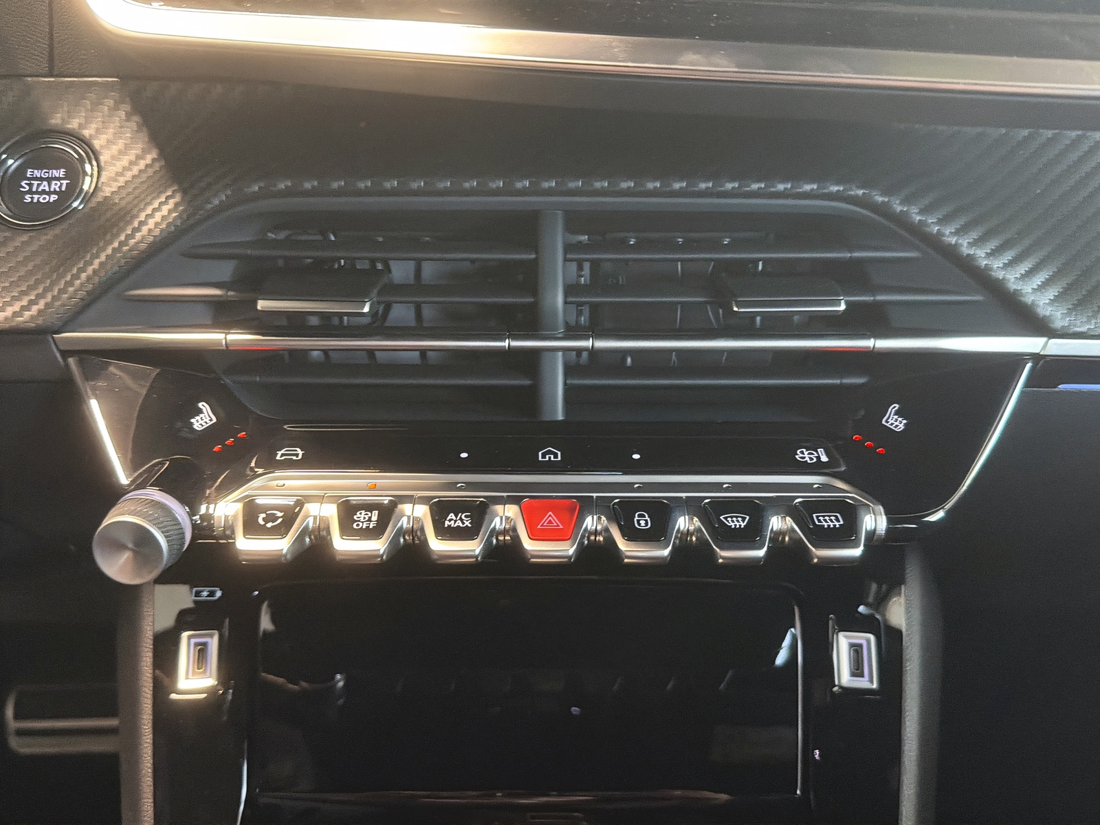 PEUGEOT 2008 1.2 Hybrid 145 GT-image-13