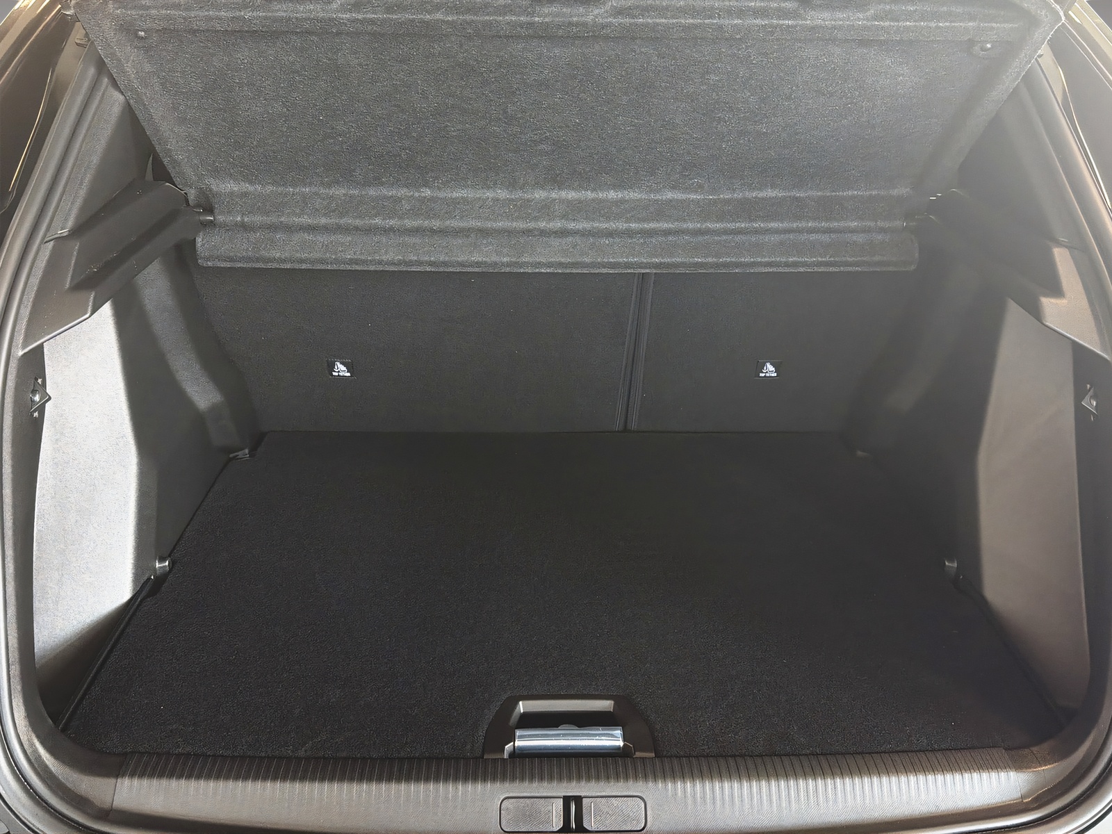 PEUGEOT 2008 1.2 Hybrid 145 GT-image-19