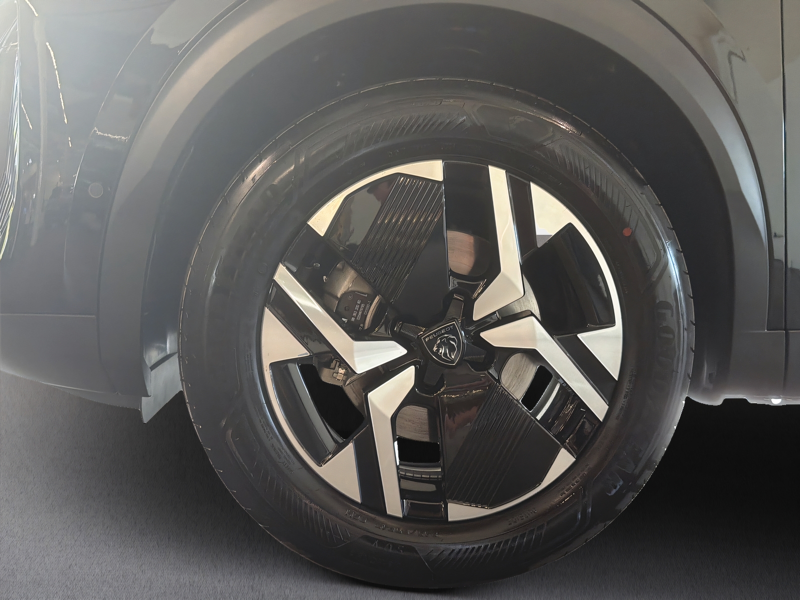 PEUGEOT 2008 1.2 Hybrid 145 GT-image-20