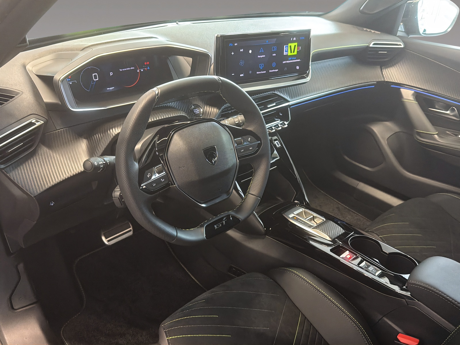 PEUGEOT 2008 1.2 Hybrid 145 GT-image-7