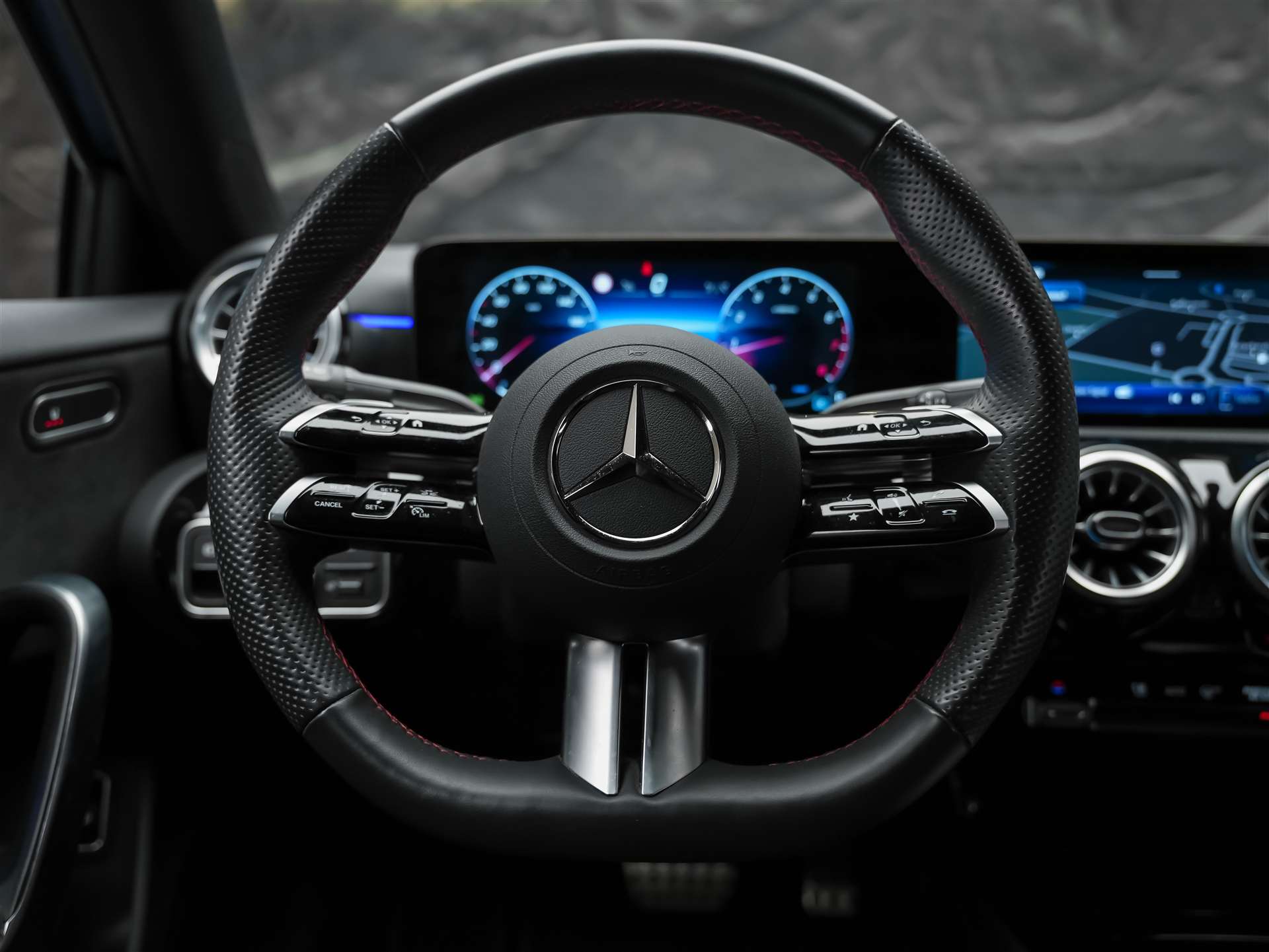 MERCEDES-BENZ A 200 AMG Line 7G-DCT *Rückfahrkamera*Lenkradheizung*AMG Line Advanced Plus*-image-17
