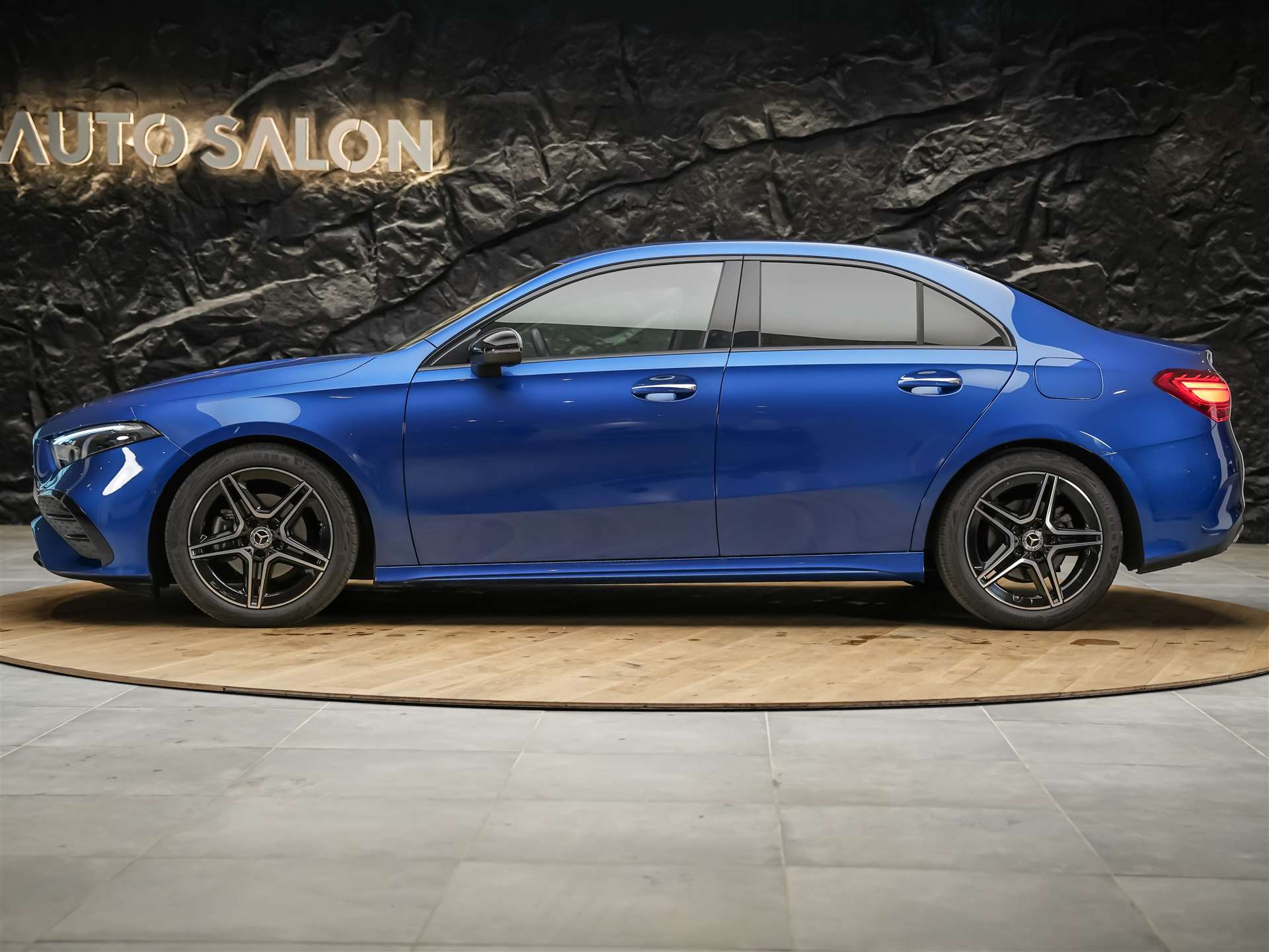 MERCEDES-BENZ A 200 AMG Line 7G-DCT *Rückfahrkamera*Lenkradheizung*AMG Line Advanced Plus*-showroom-element-1