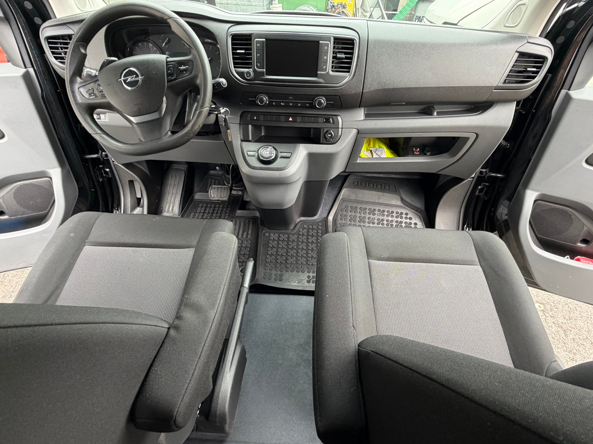 OPEL Vivaro Combi 2.0 CDTI Essentia s/s M Aut.-image-1
