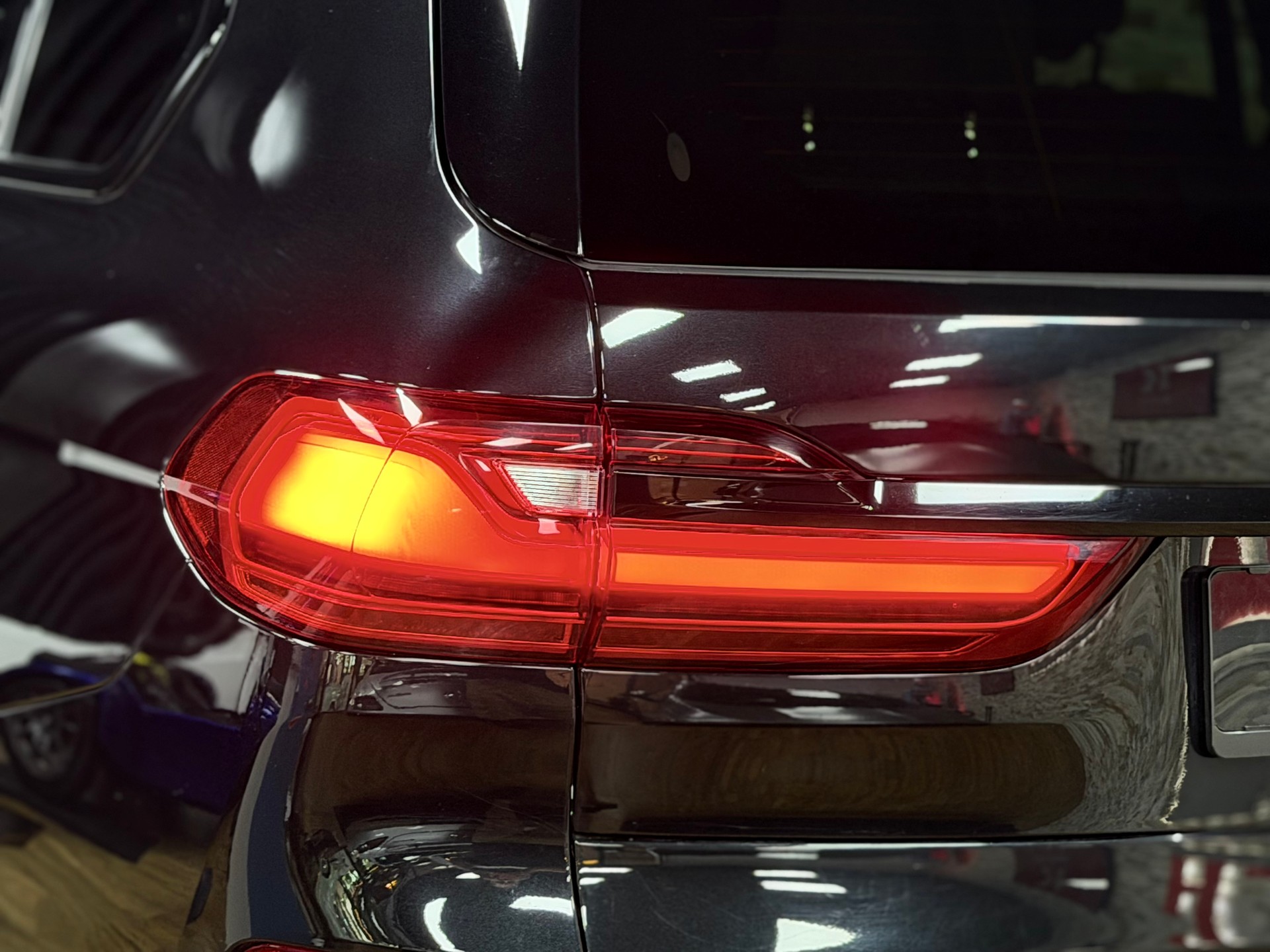 BMW X7 xDrive 48V 40d Steptronic-image-8