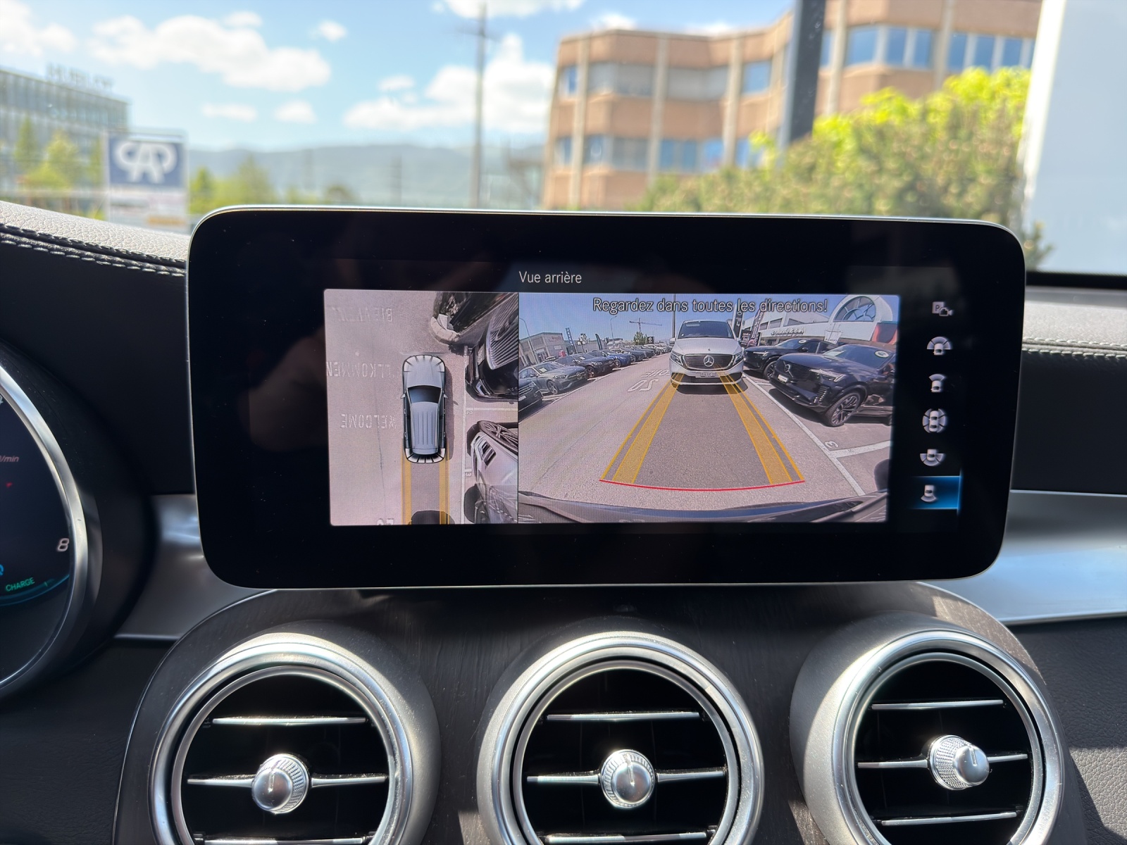 MERCEDES-BENZ GLC 300 AMG Line 4Matic 9G-Tronic-image-16
