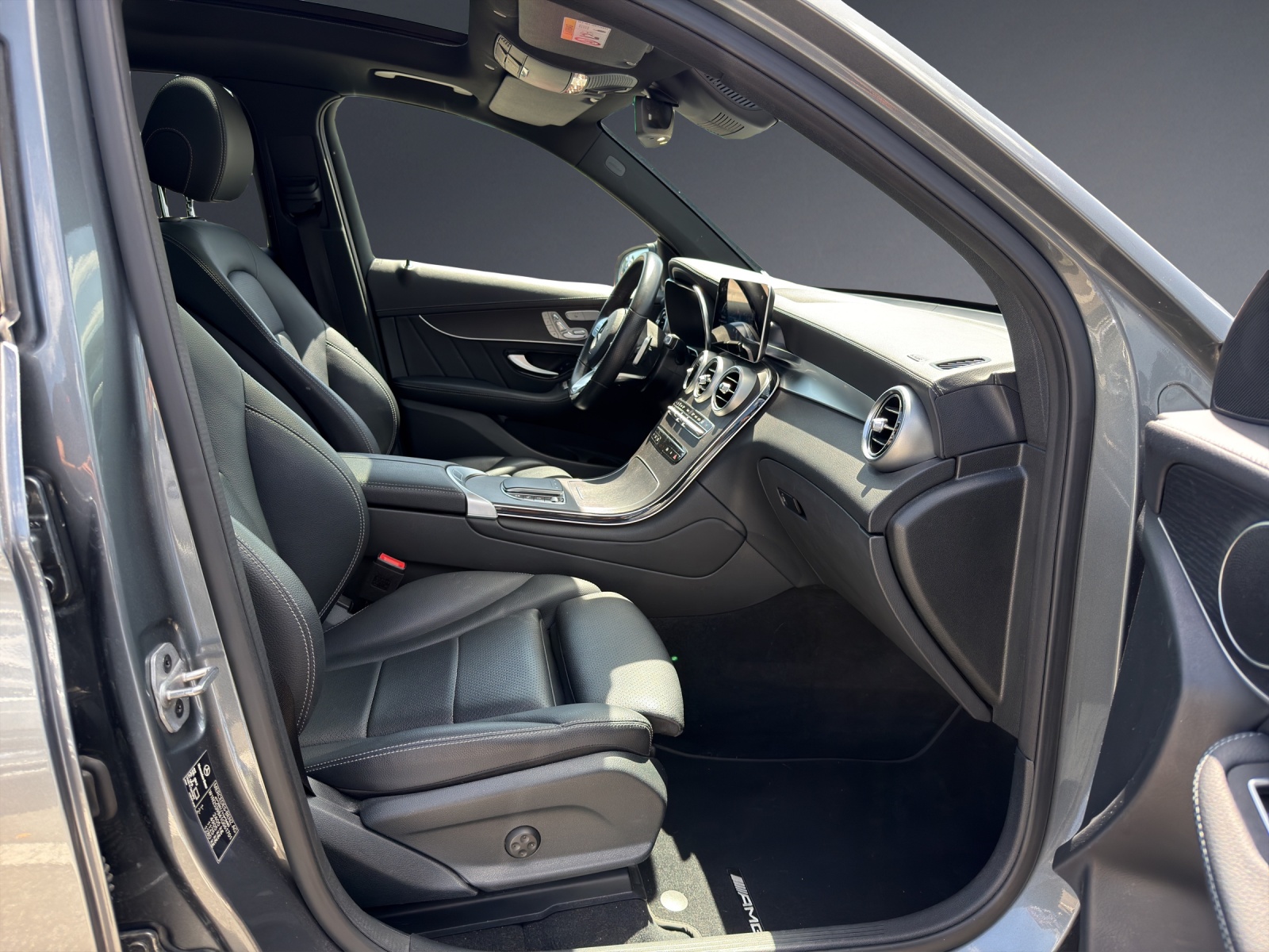 MERCEDES-BENZ GLC 300 AMG Line 4Matic 9G-Tronic-image-6