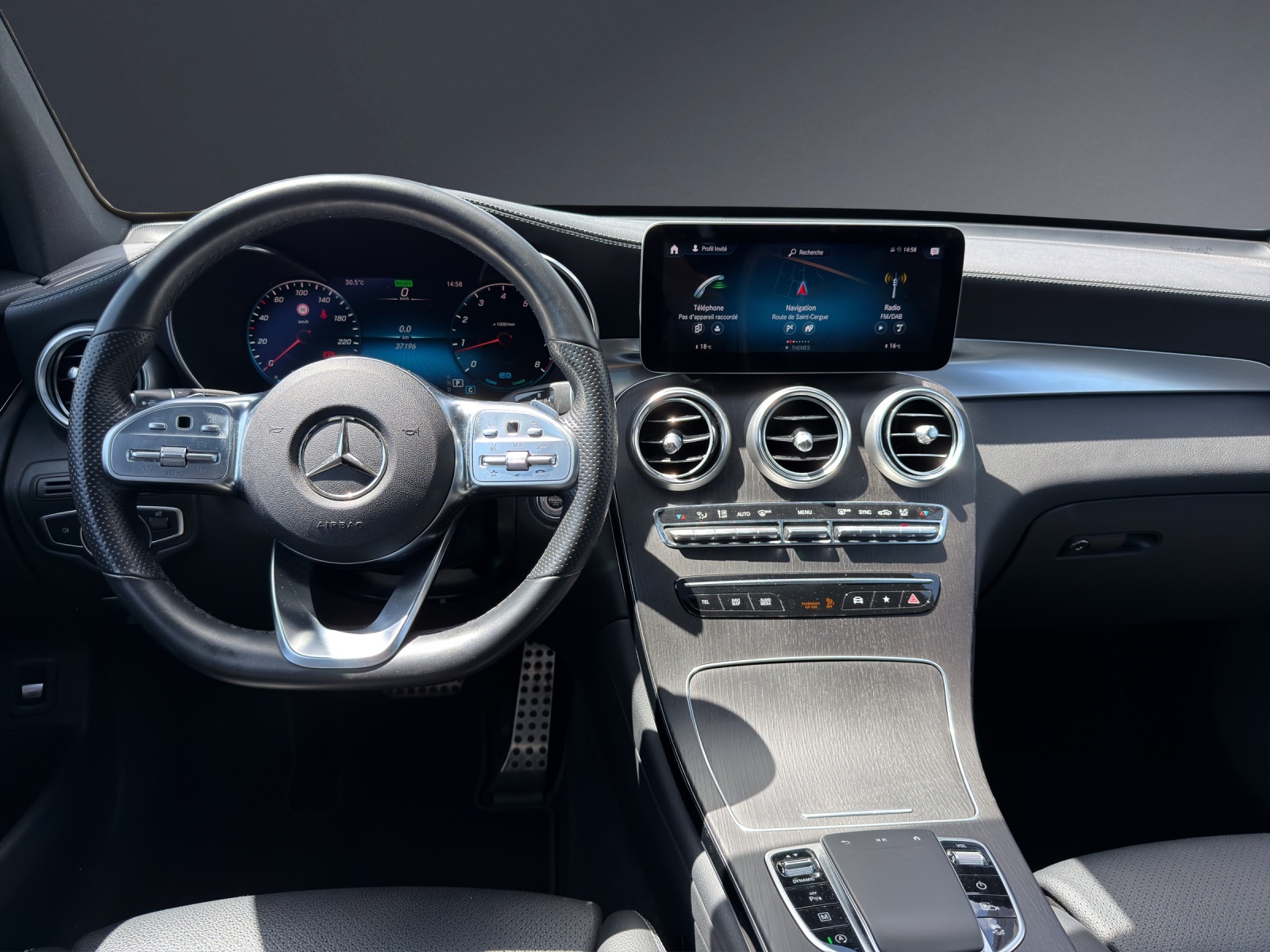 MERCEDES-BENZ GLC 300 AMG Line 4Matic 9G-Tronic-image-7