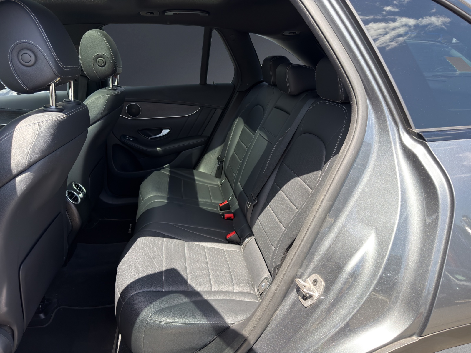 MERCEDES-BENZ GLC 300 AMG Line 4Matic 9G-Tronic-image-10