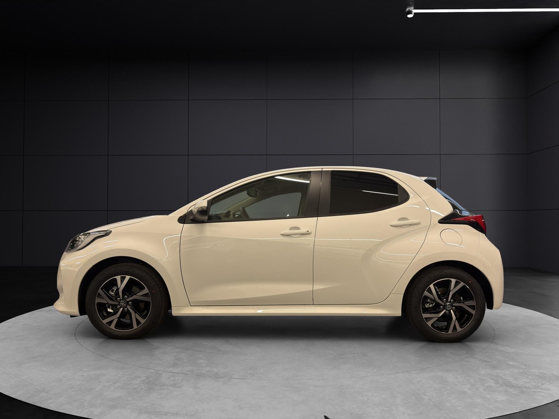 TOYOTA Yaris 1.5 VVT-i HSD Trend-showroom-element-1