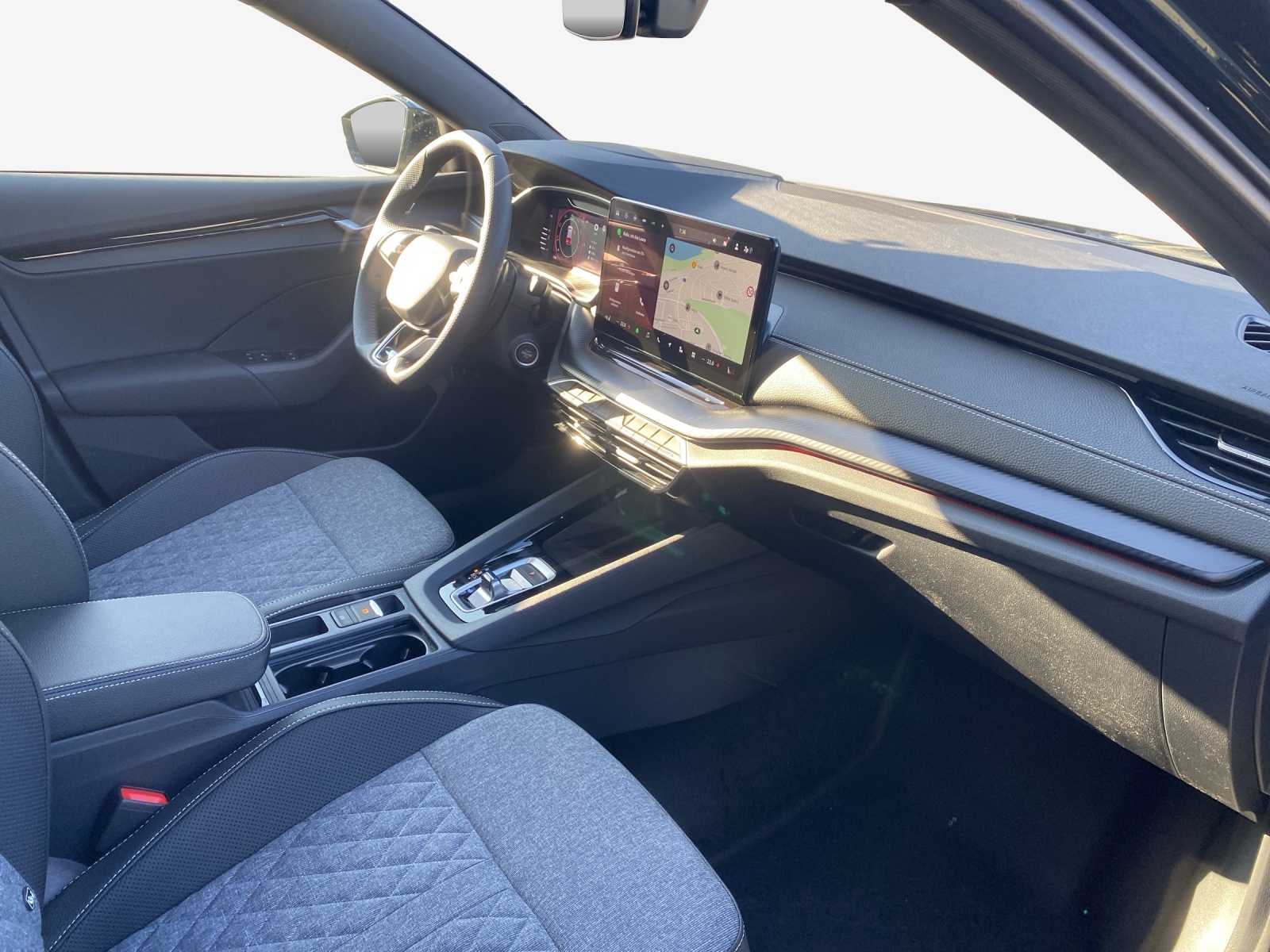 SKODA Octavia Combi 2.0 TSI DSG Dynamic 4x4-image-13