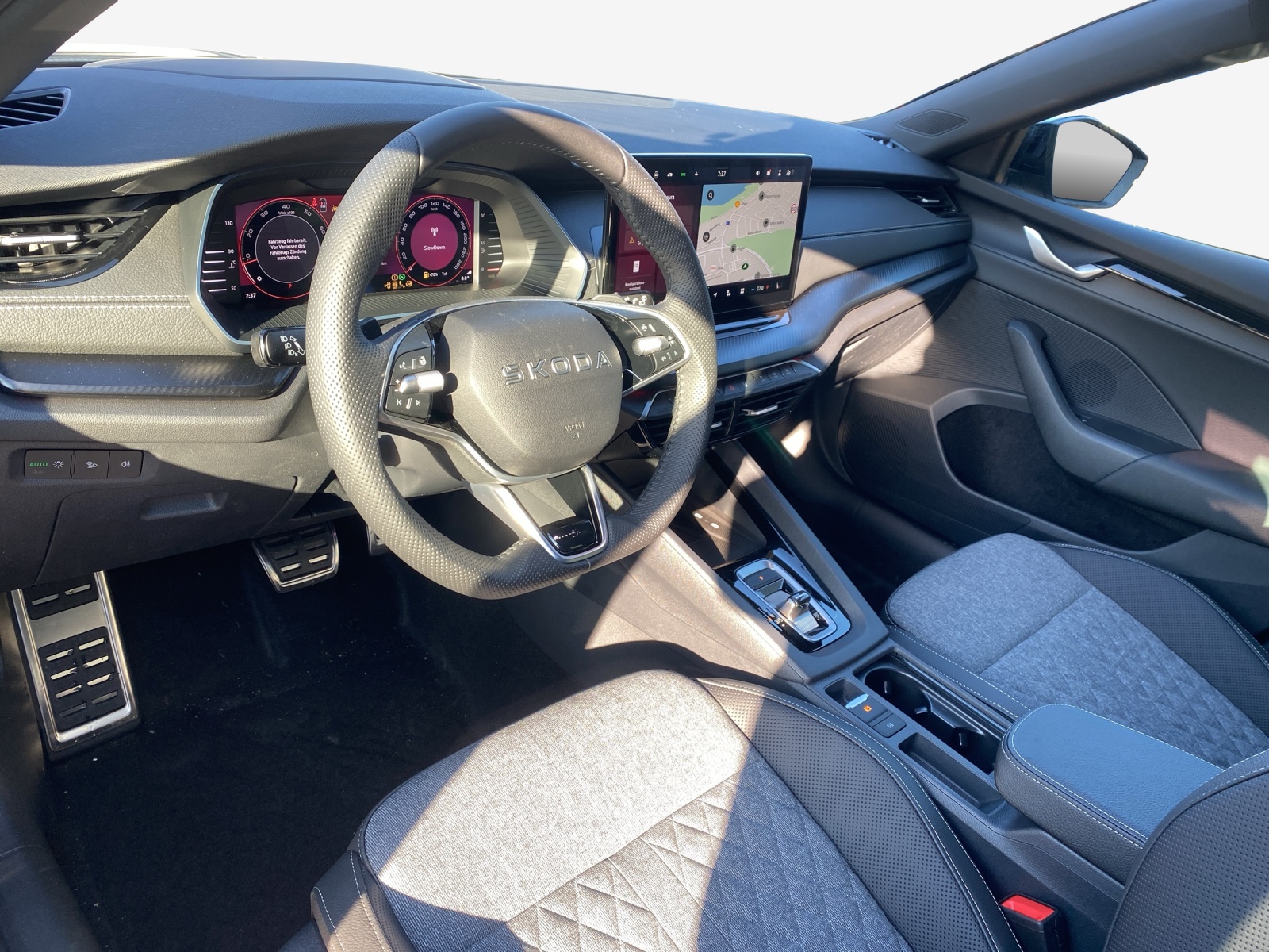 SKODA Octavia Combi 2.0 TSI DSG Dynamic 4x4-image-14