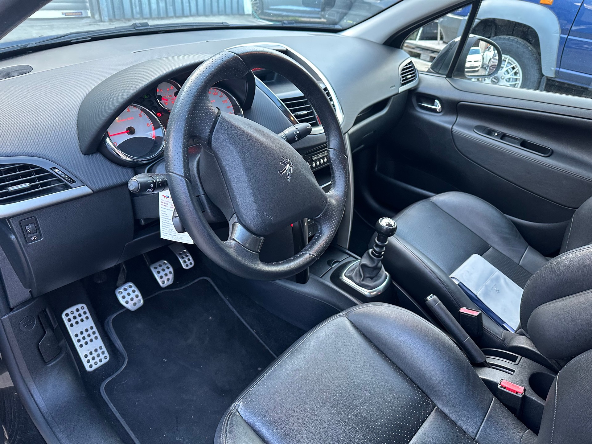 PEUGEOT 207 1.6 16V Turbo Allure-image-6